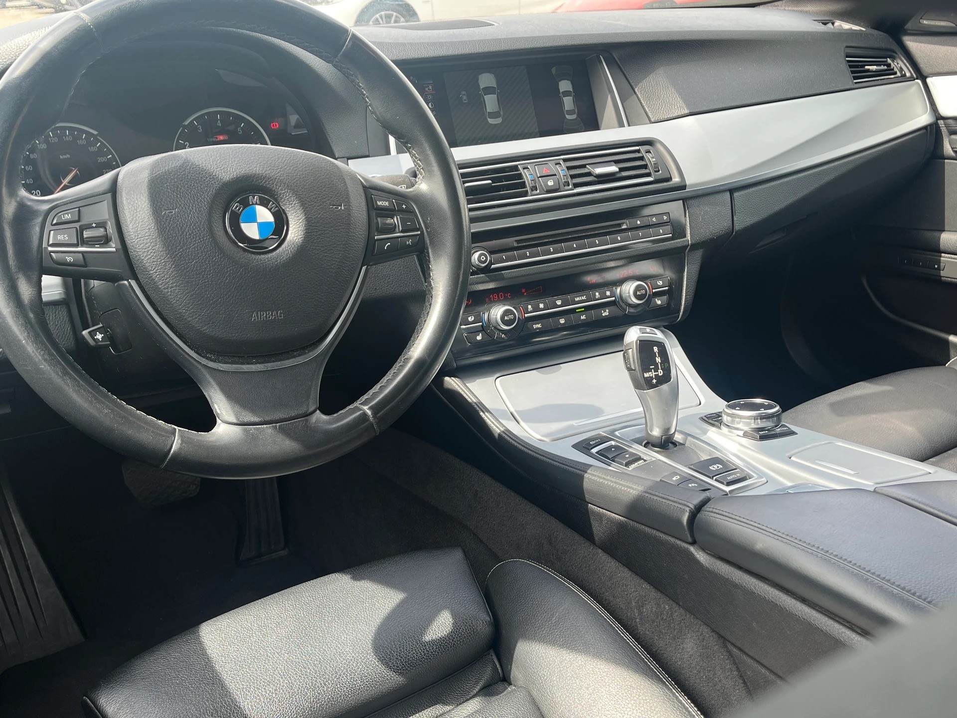BMW 528i Luxury Line Steptronic-image-11