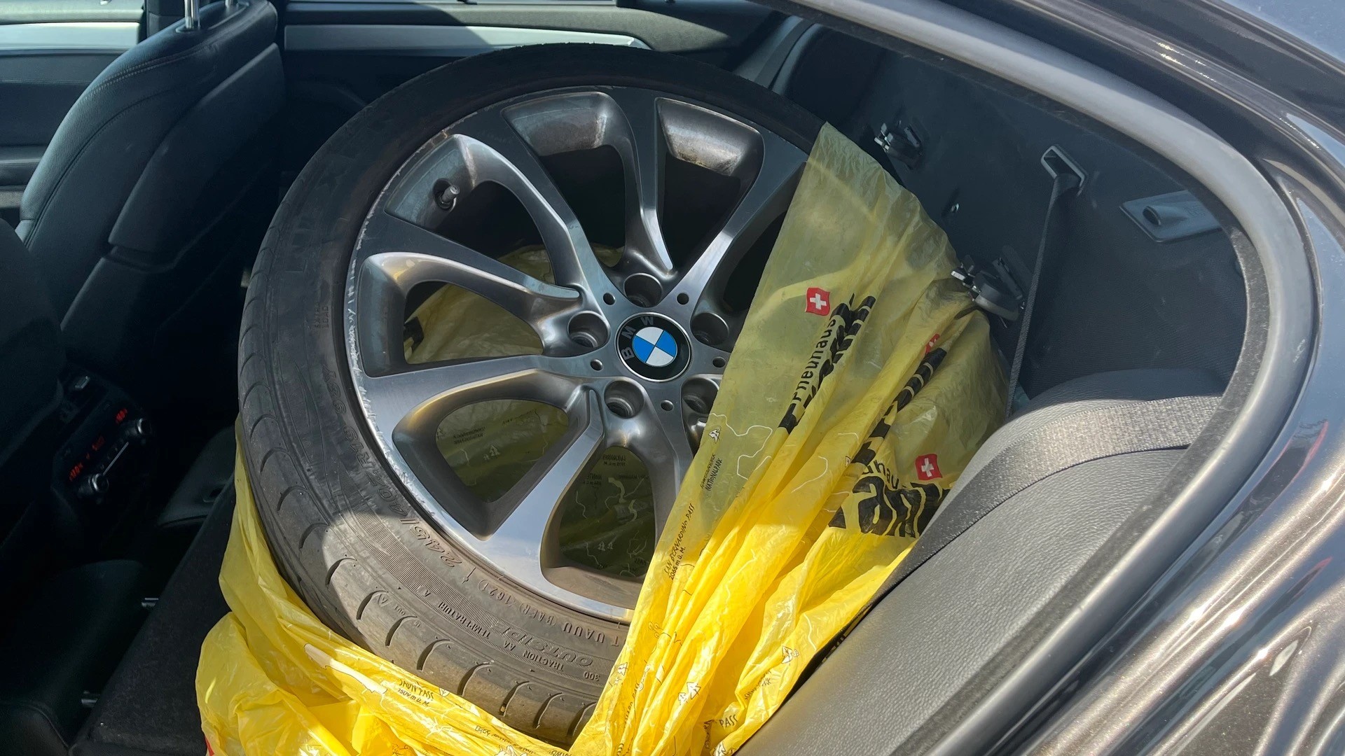 BMW 528i Luxury Line Steptronic-image-8