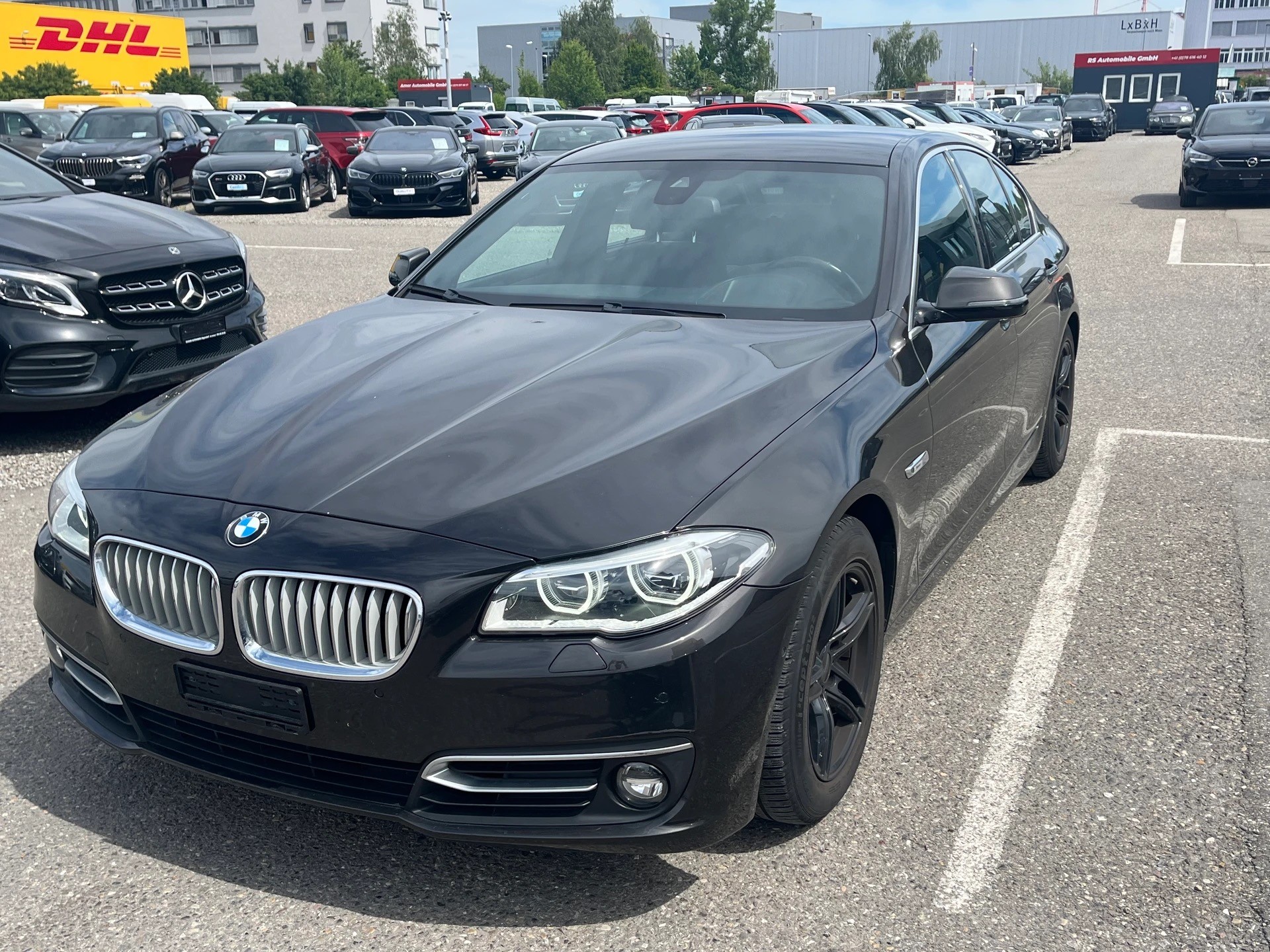 BMW 528i Luxury Line Steptronic-image-0