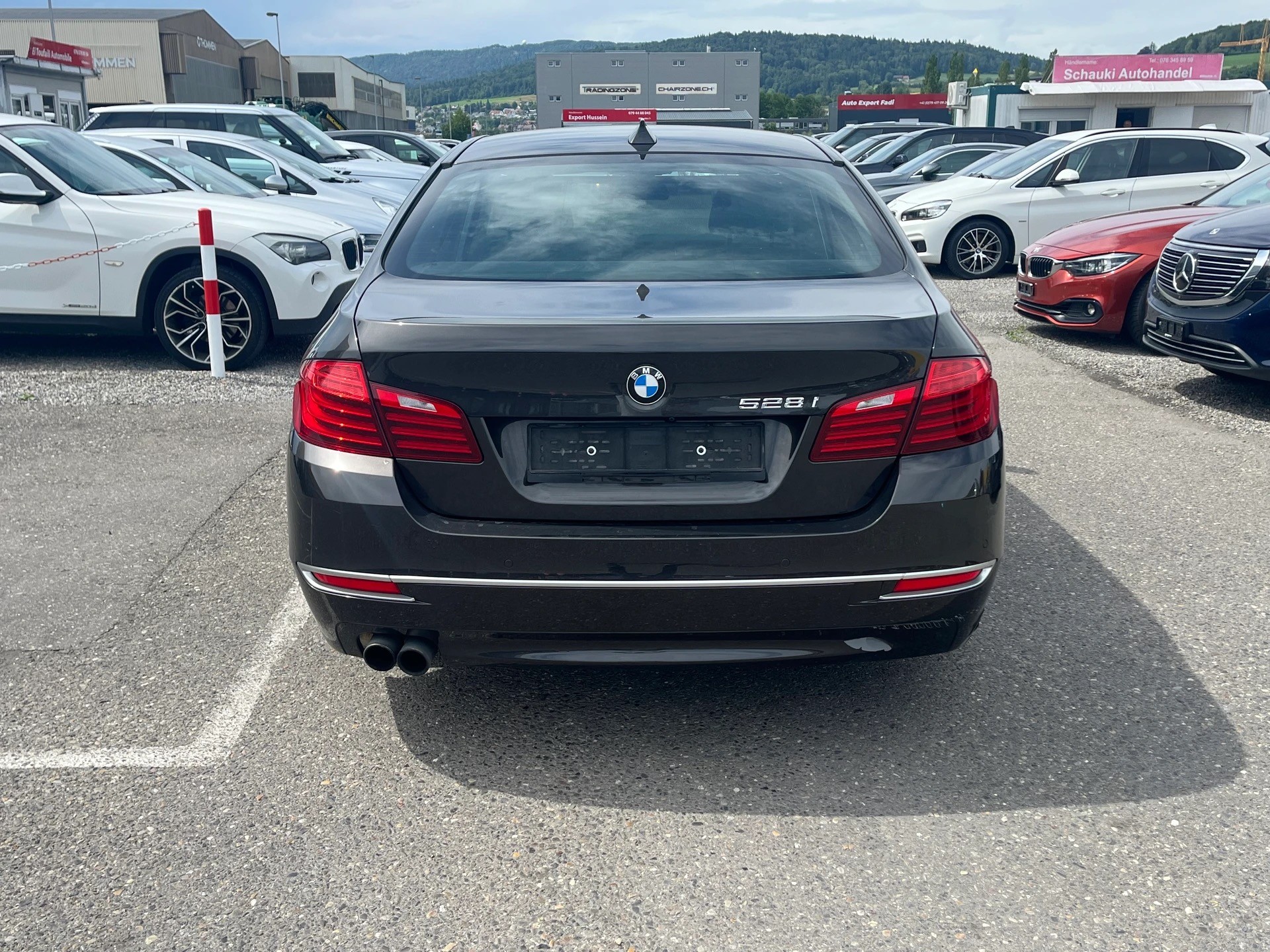 BMW 528i Luxury Line Steptronic-image-3