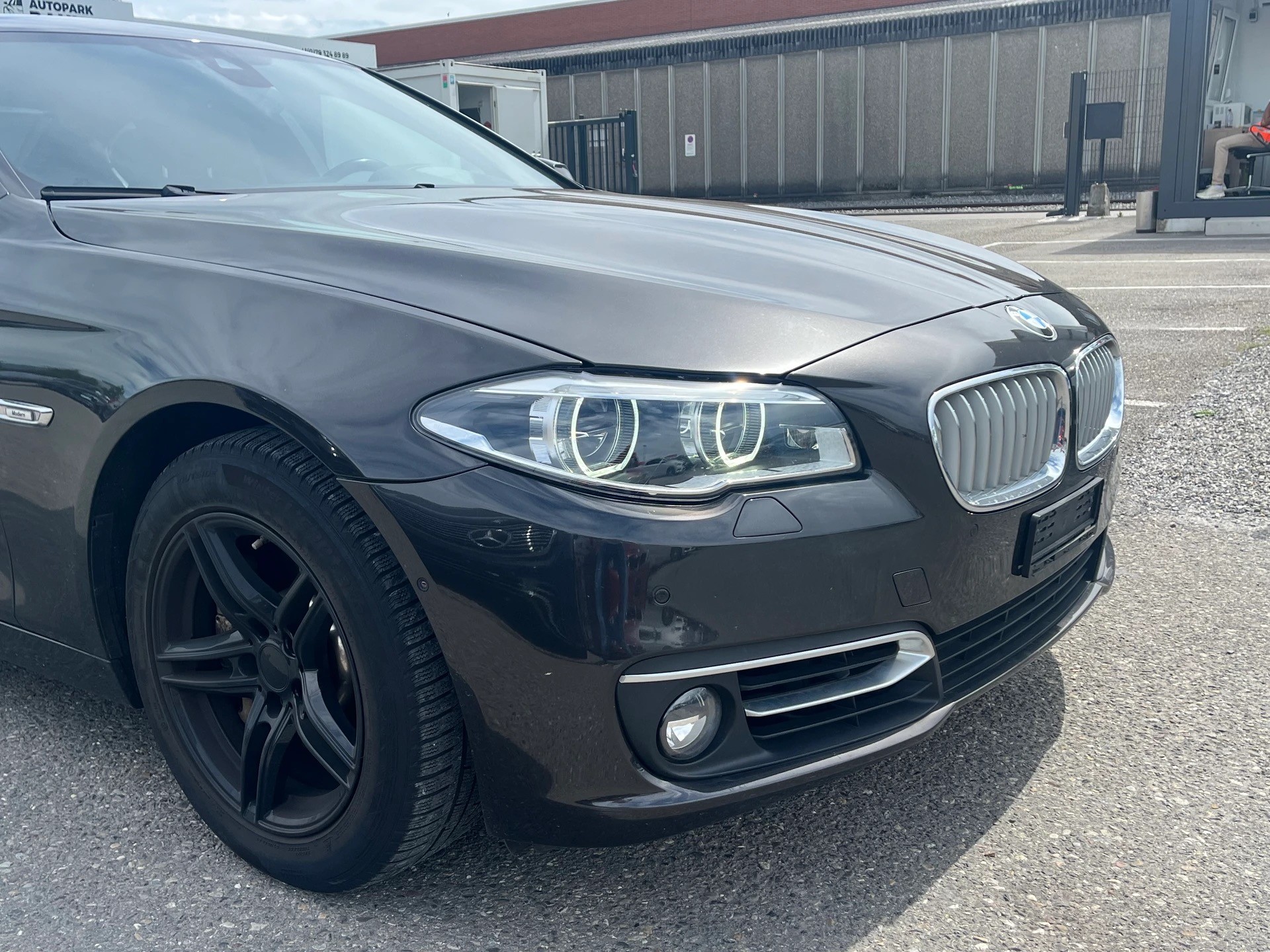 BMW 528i Luxury Line Steptronic-image-1