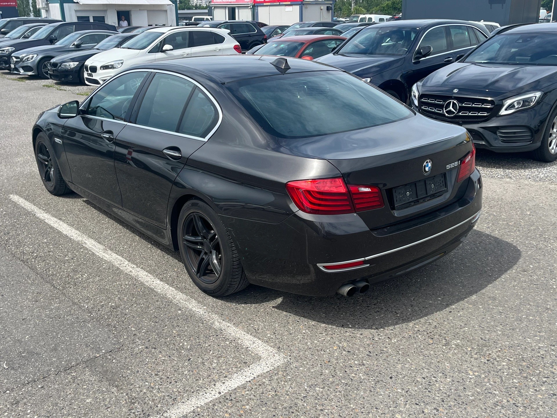 BMW 528i Luxury Line Steptronic-image-4