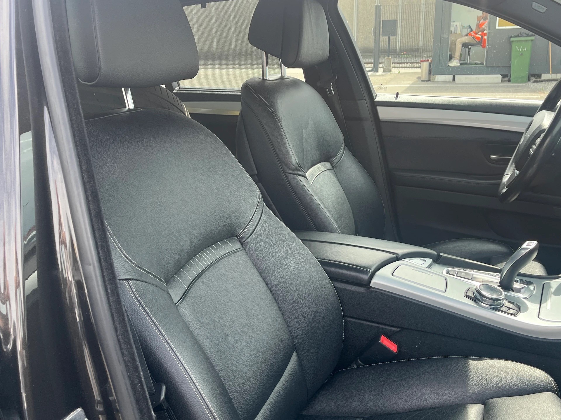 BMW 528i Luxury Line Steptronic-image-13