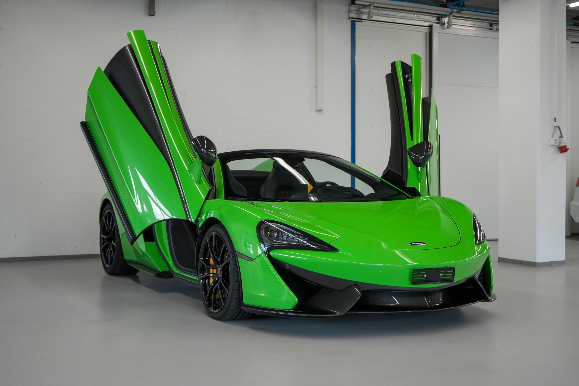 McLAREN 570S Spider 3.8 V8 SSG-showroom-element-2