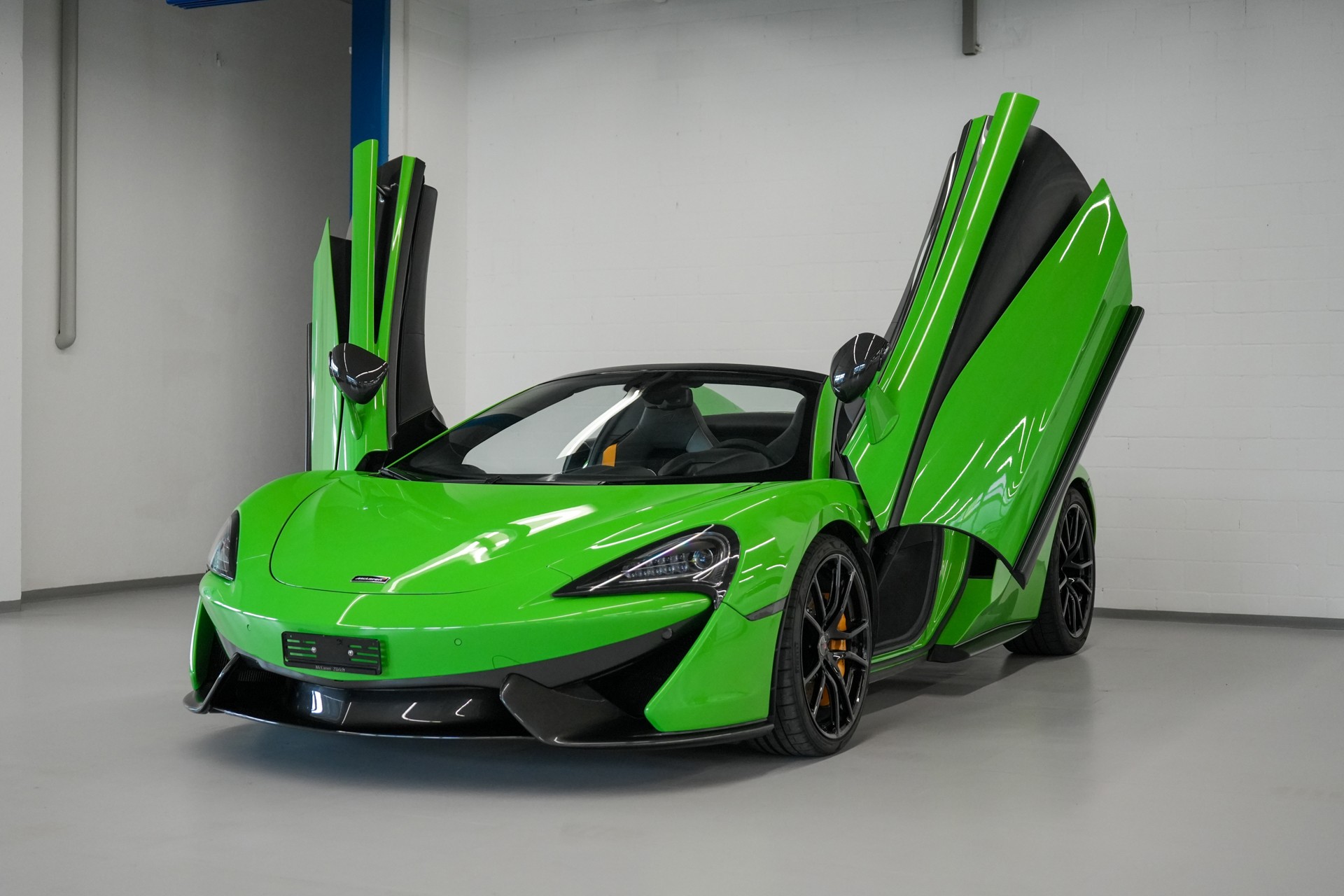 McLAREN 570S Spider 3.8 V8 SSG-showroom-element-1