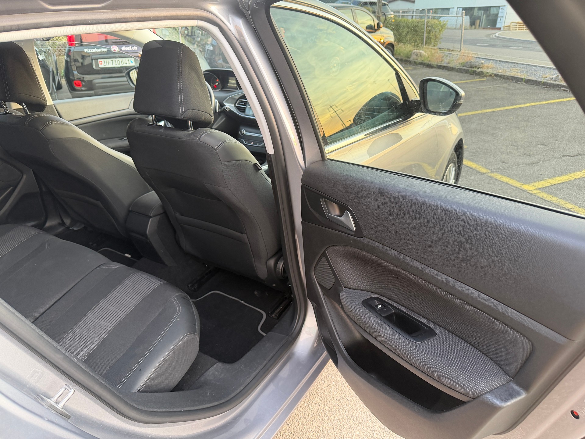 PEUGEOT 308 SW 1.2 Pure Tech Style EAT8-image-10
