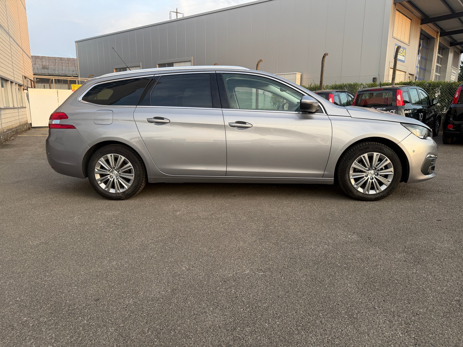 PEUGEOT 308 SW 1.2 Pure Tech Style EAT8-image-2