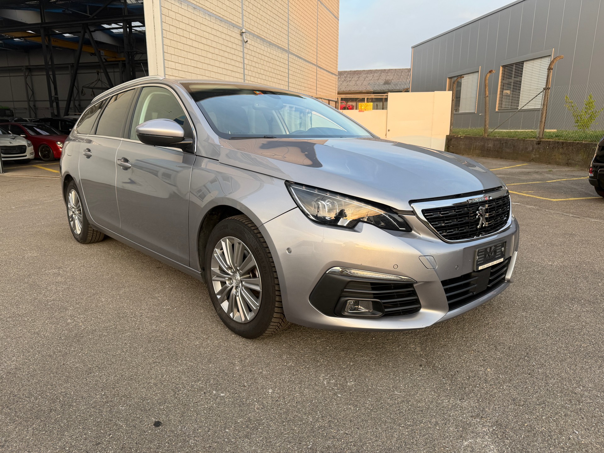 PEUGEOT 308 SW 1.2 Pure Tech Style EAT8-image-1