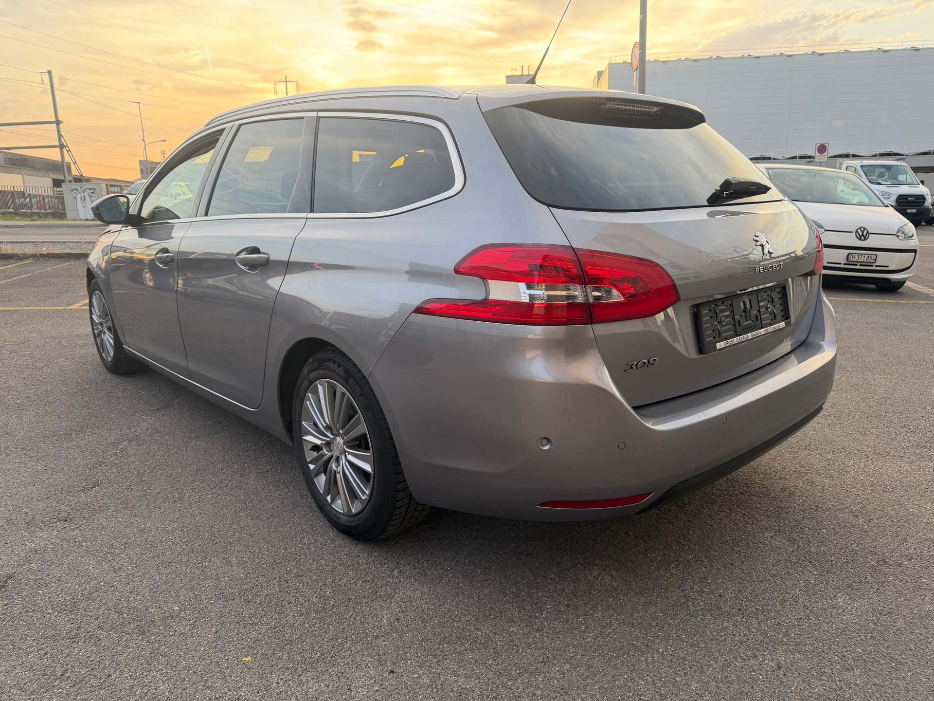 PEUGEOT 308 SW 1.2 Pure Tech Style EAT8-image-5