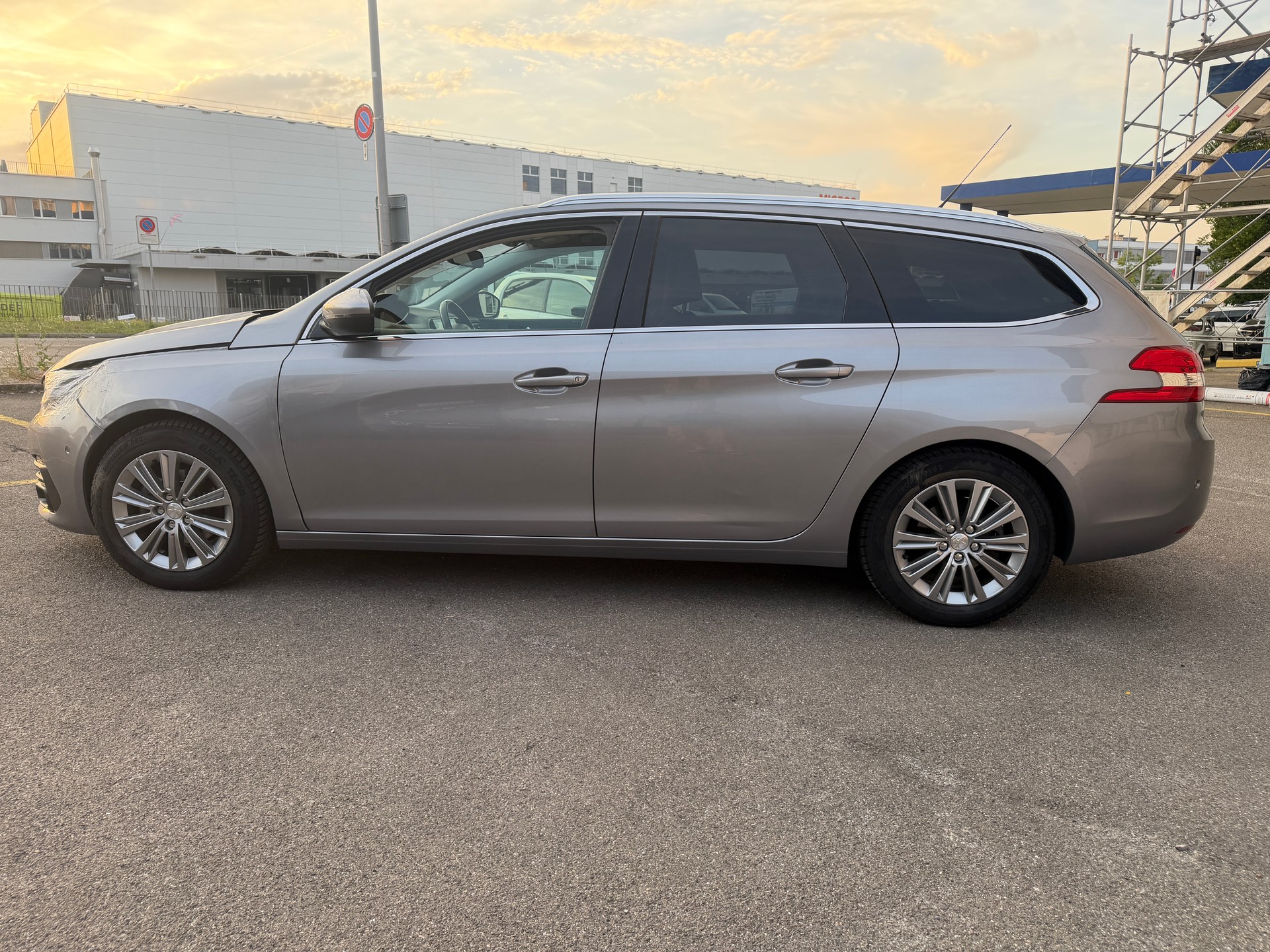 PEUGEOT 308 SW 1.2 Pure Tech Style EAT8-image-6