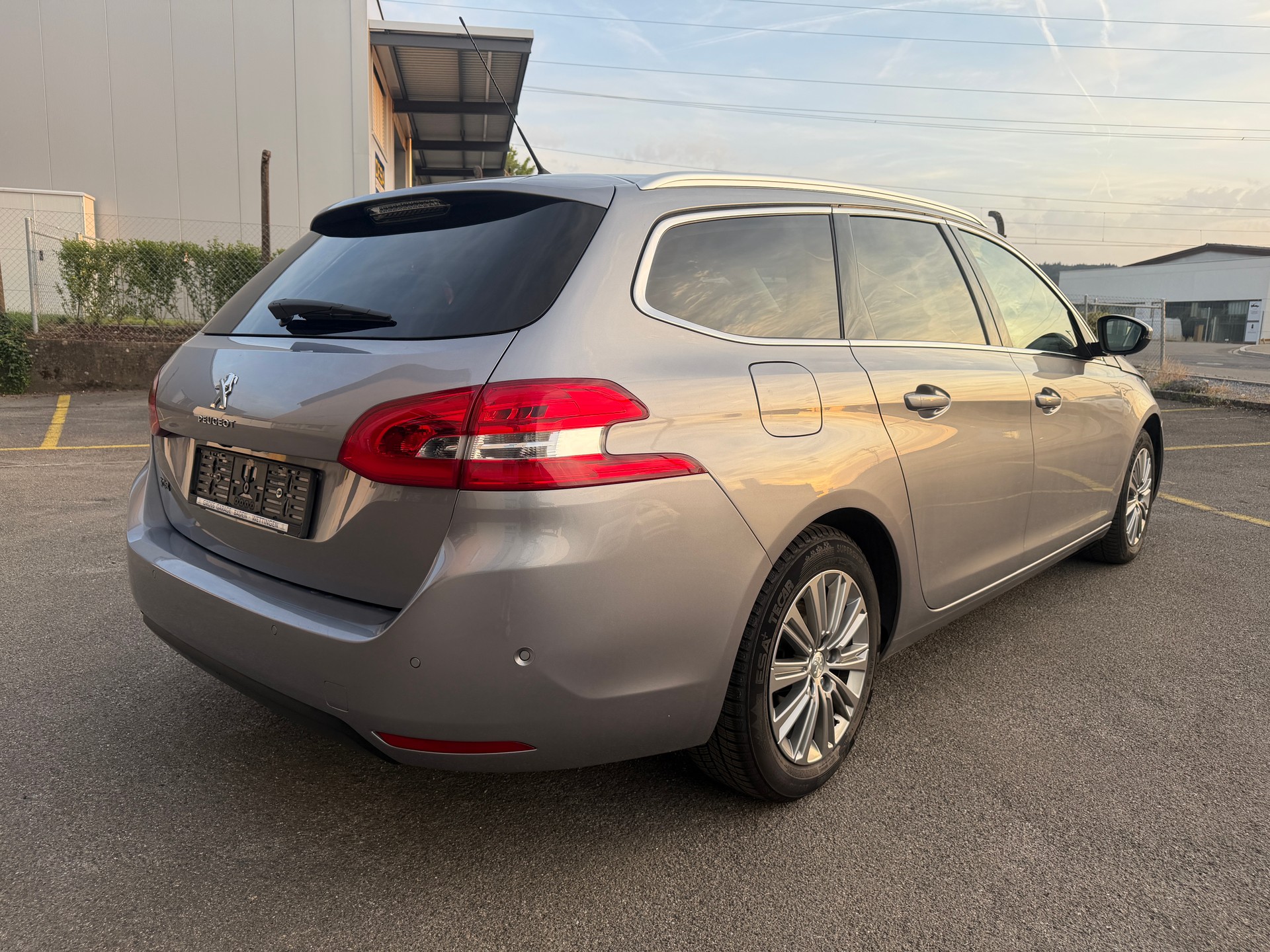 PEUGEOT 308 SW 1.2 Pure Tech Style EAT8-image-3