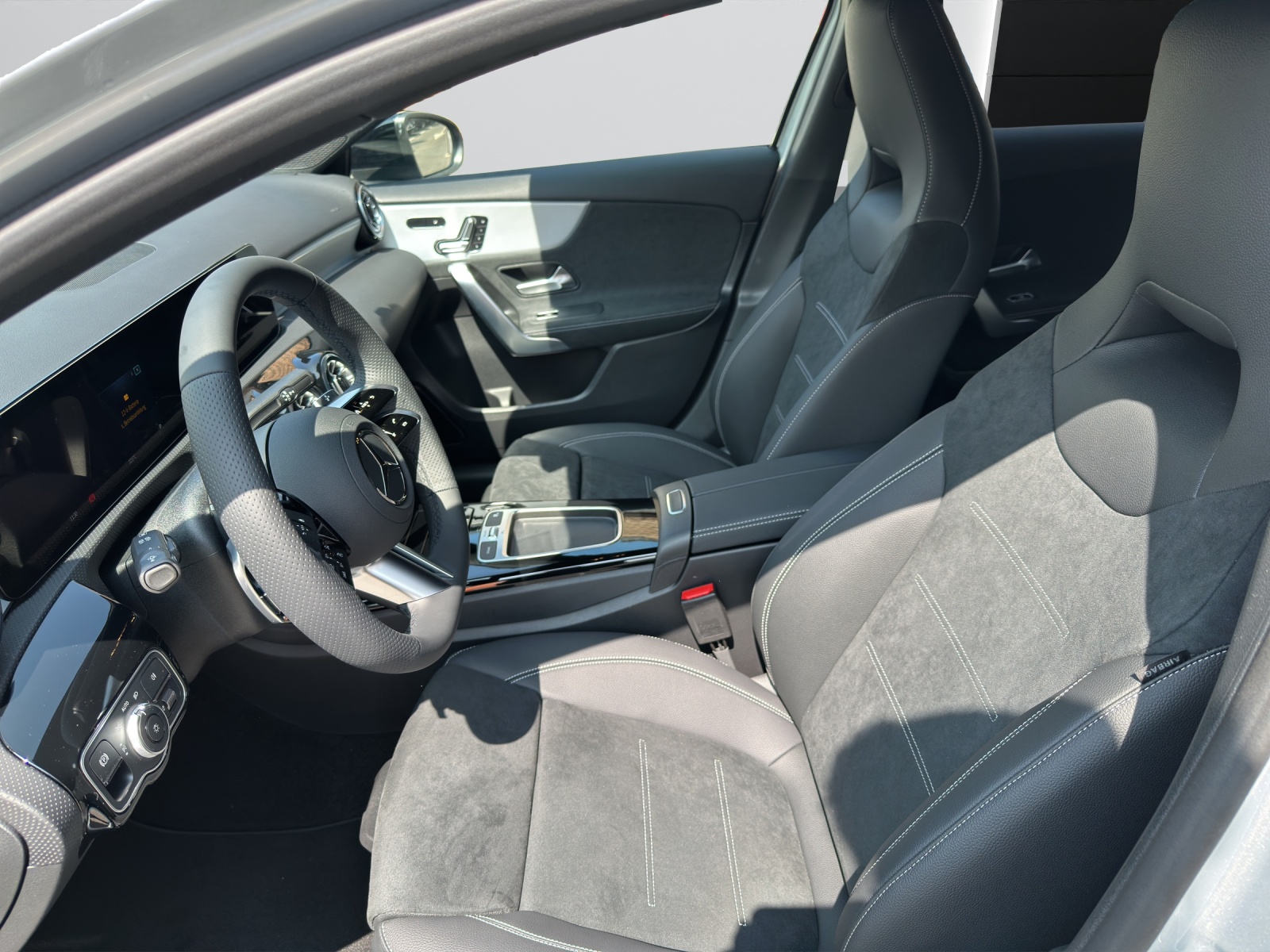 MERCEDES-BENZ A 220 4Matic 8G-DCT-image-8
