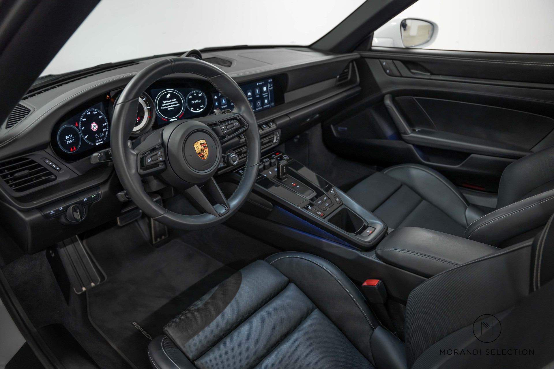 PORSCHE 911 Cabriolet 3.0 Carrera 4 GTS PDK-image-12