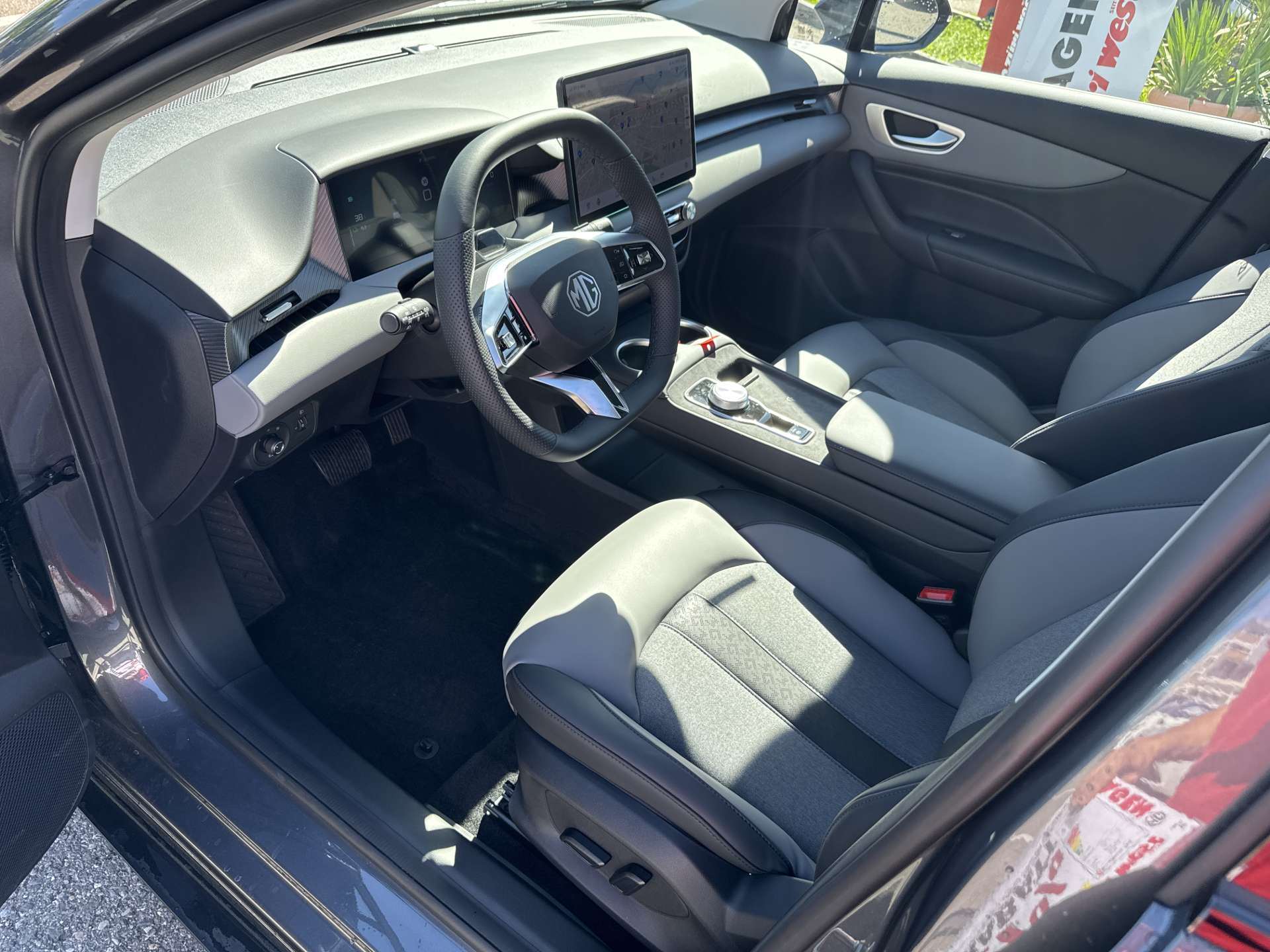 MG 4 EV 64kWh Premium Facelift Automat-image-5