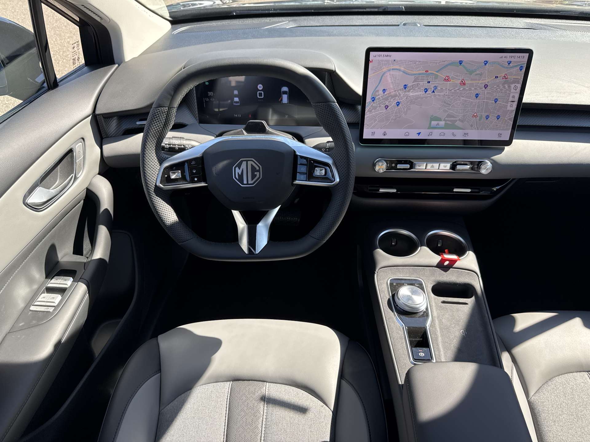 MG 4 EV 64kWh Premium Facelift Automat-image-4