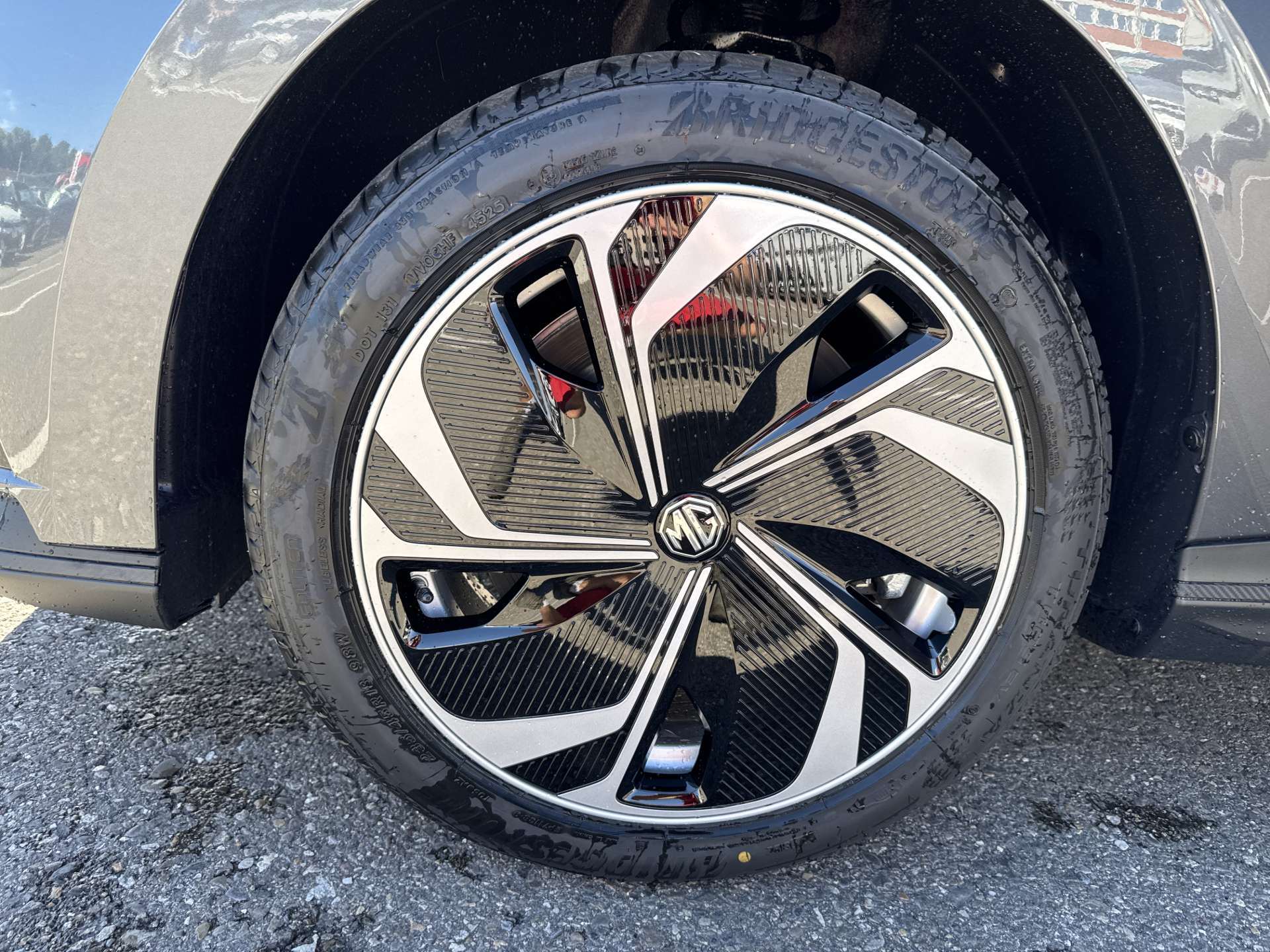 MG 4 EV 64kWh Premium Facelift Automat-image-8