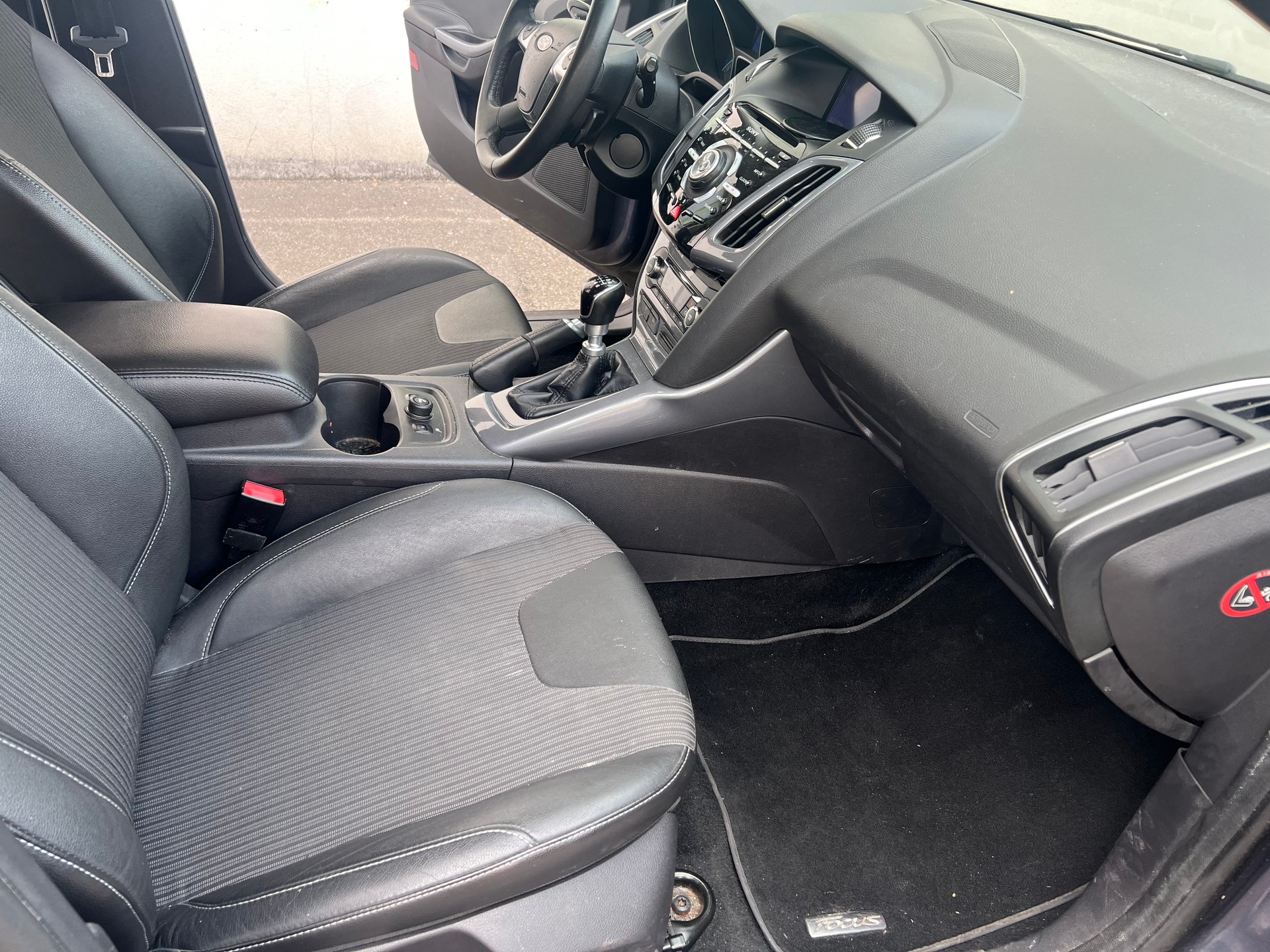 FORD Focus 2.0 TDCi Titanium-image-7