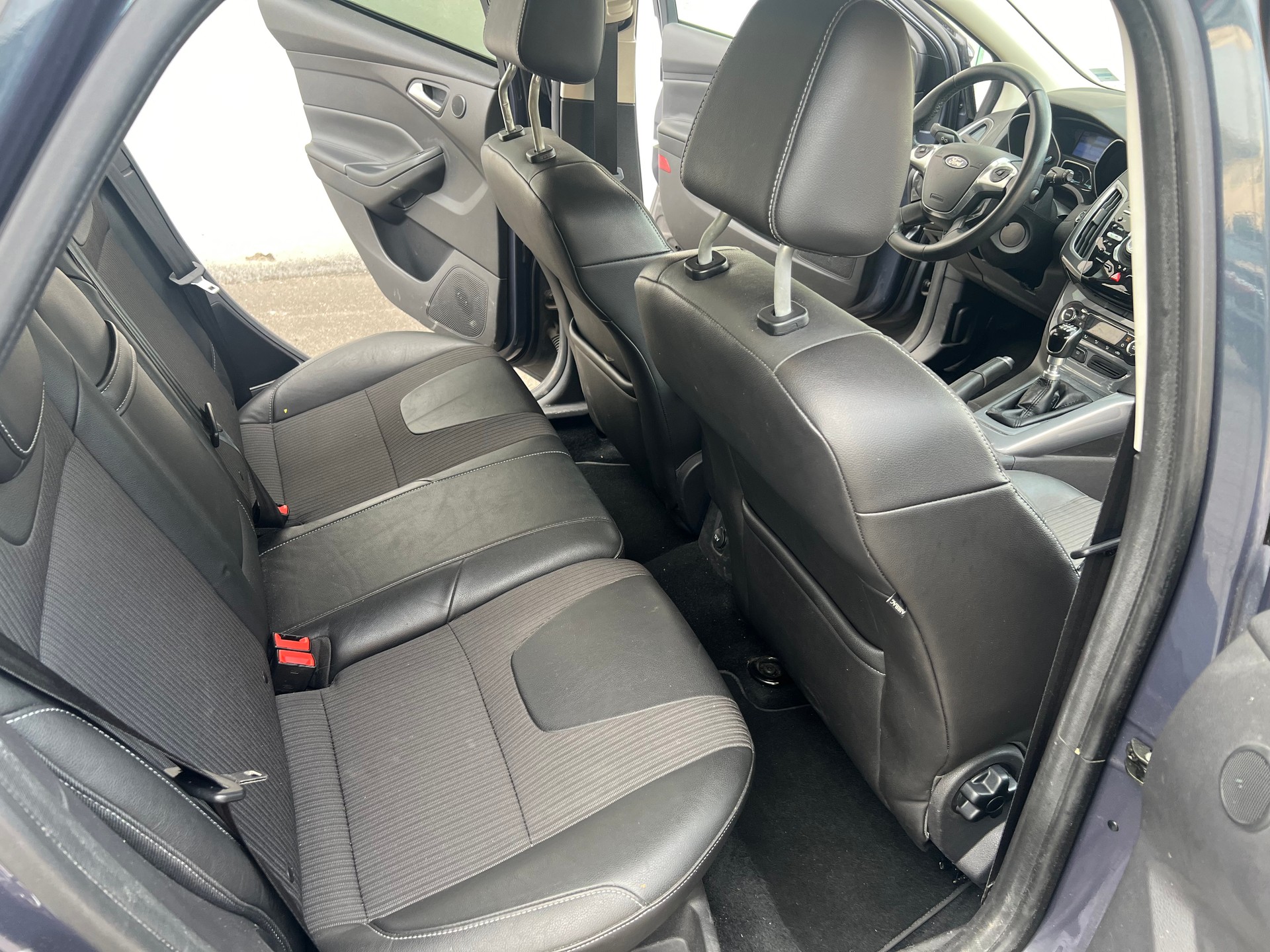 FORD Focus 2.0 TDCi Titanium-image-4