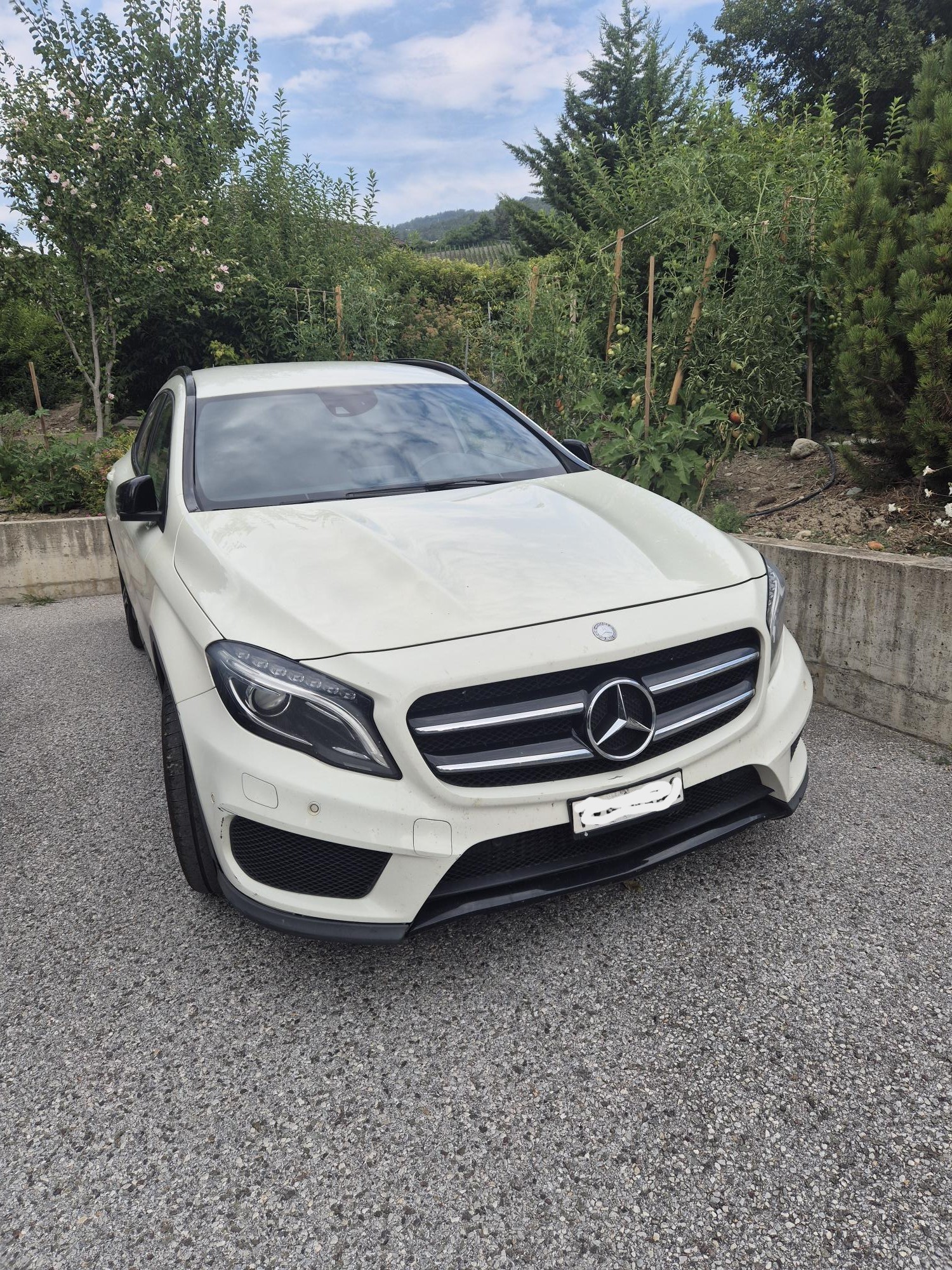 MERCEDES-BENZ GLA 250 AMG Line 4m-image-2