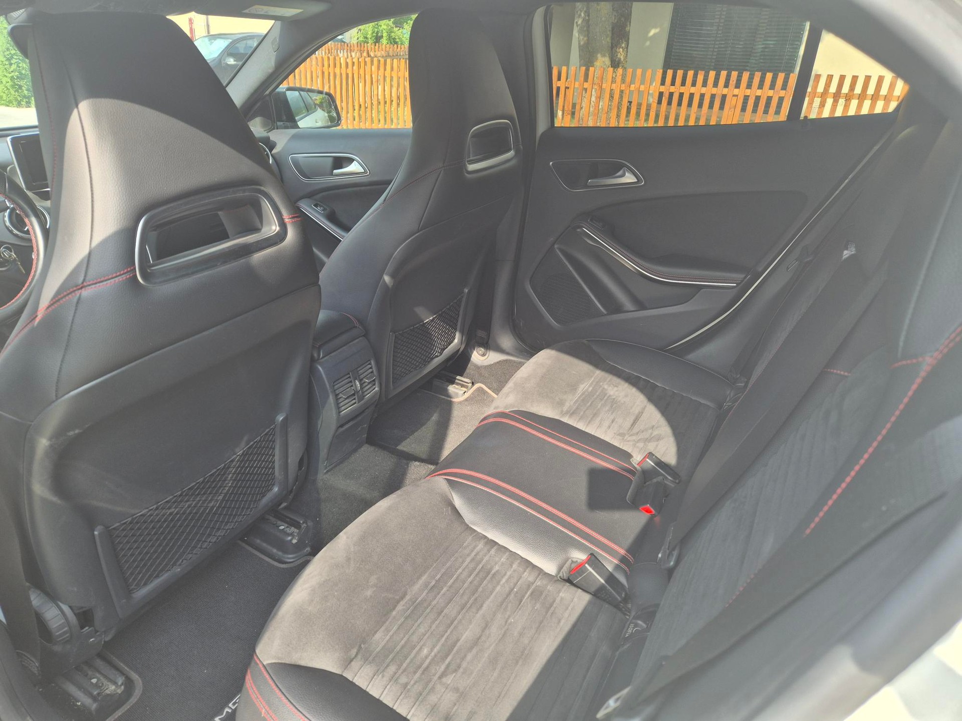MERCEDES-BENZ GLA 250 AMG Line 4m-image-5