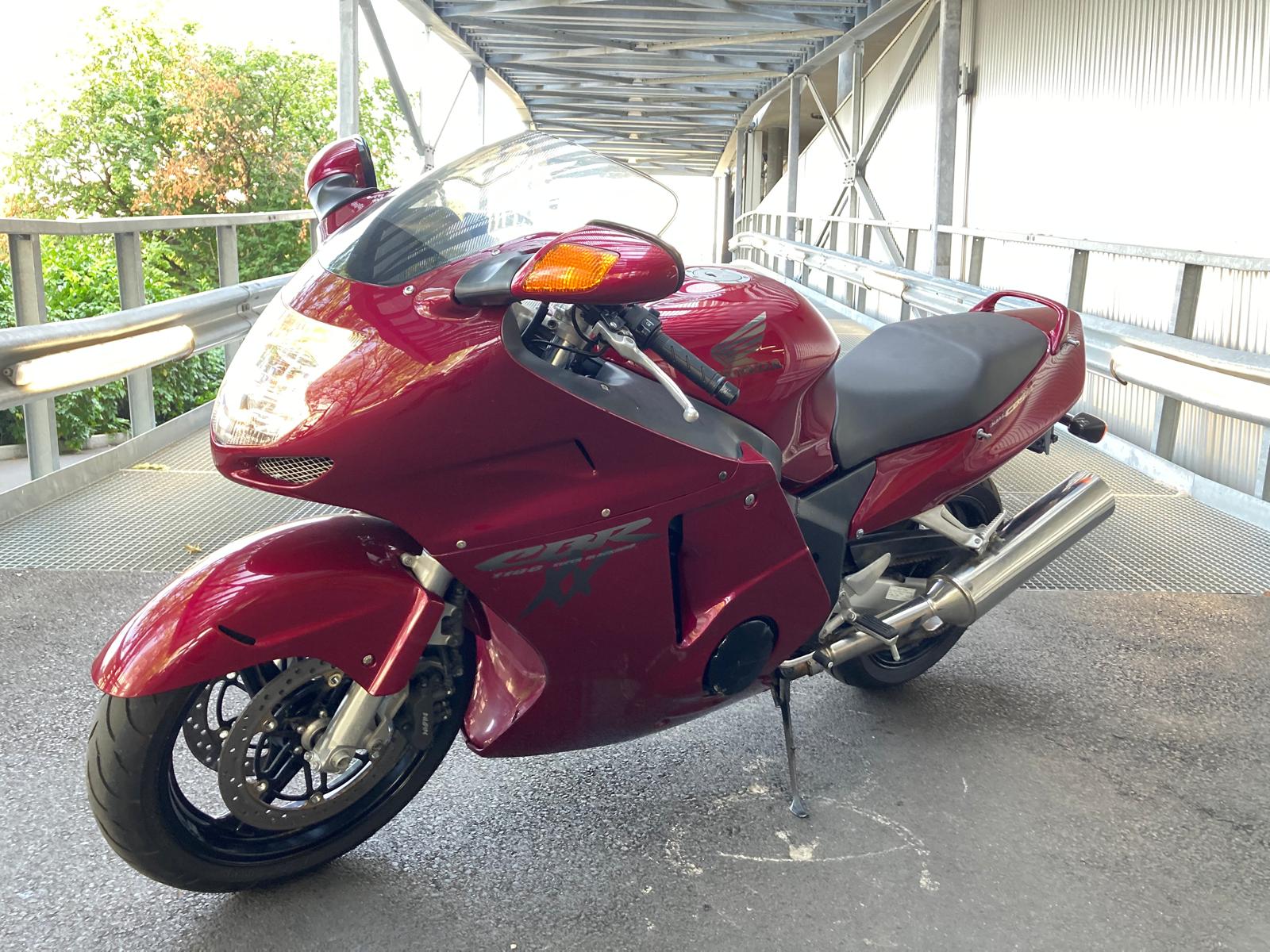 HONDA CBR 1100 X V/W-showroom-element-1