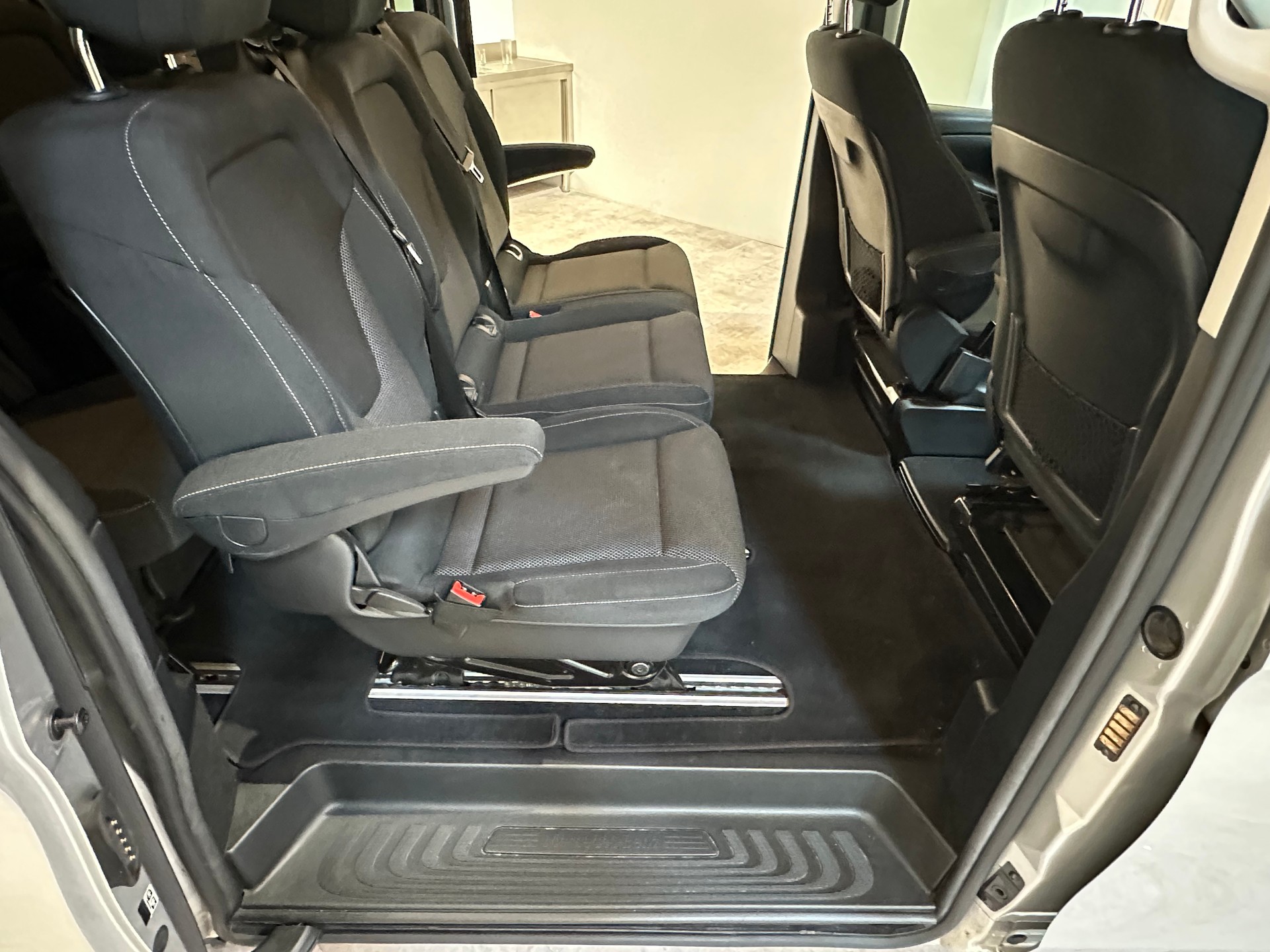 MERCEDES-BENZ V 250 d extralang 4Matic 7G-Tronic-image-21