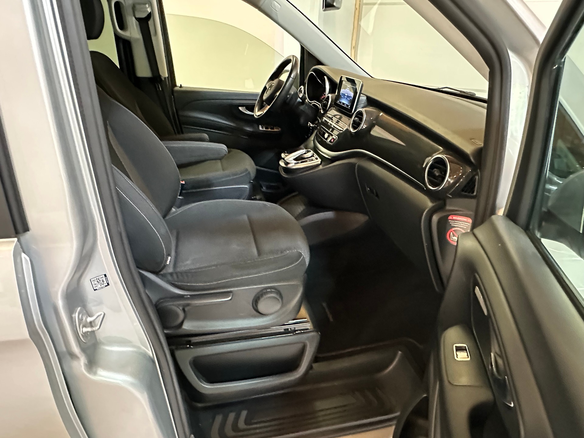 MERCEDES-BENZ V 250 d extralang 4Matic 7G-Tronic-image-11
