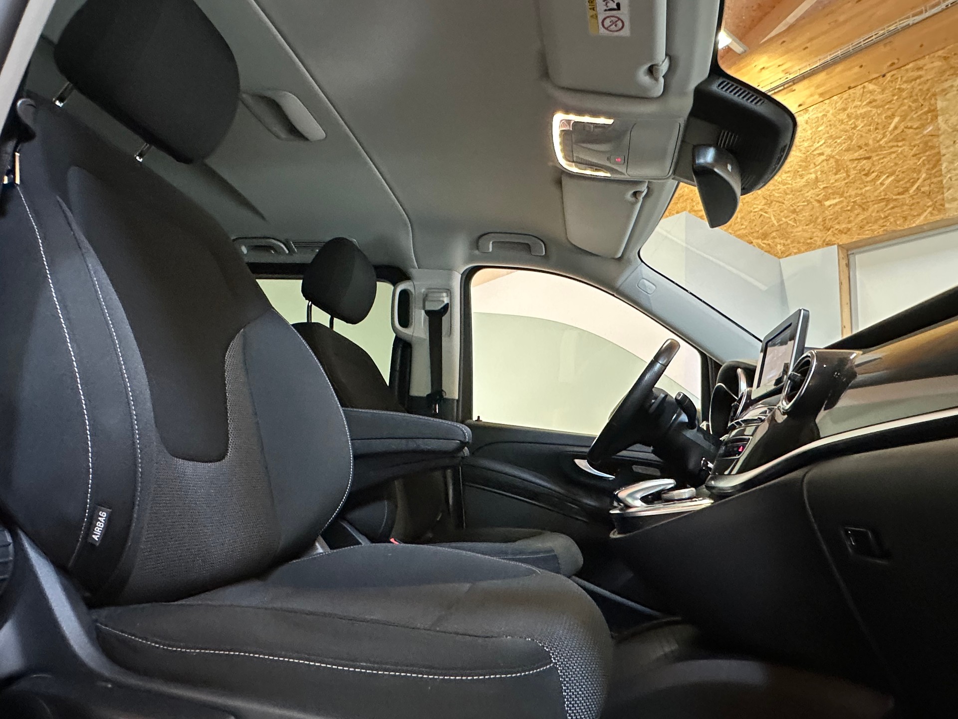MERCEDES-BENZ V 250 d extralang 4Matic 7G-Tronic-image-12