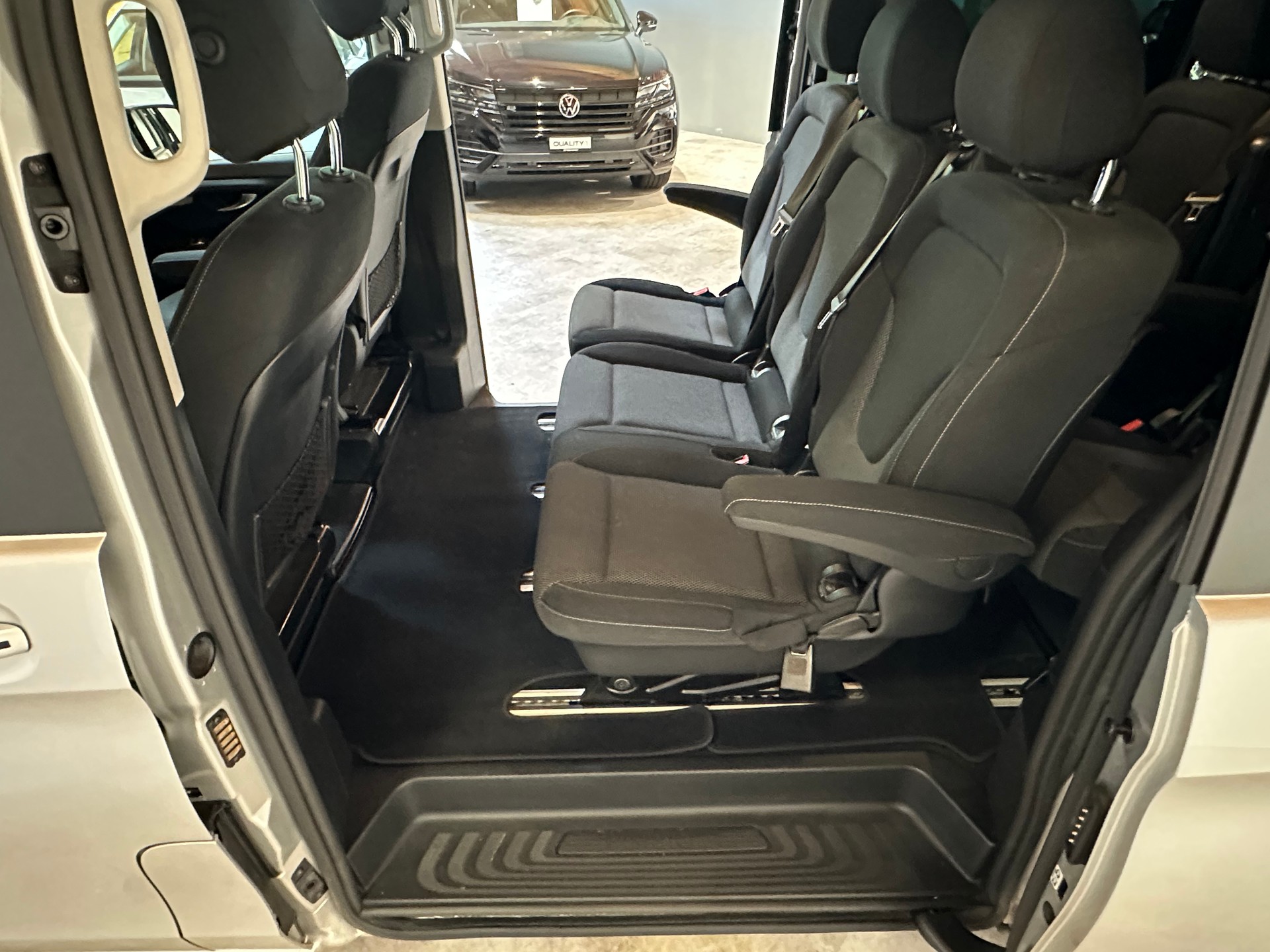 MERCEDES-BENZ V 250 d extralang 4Matic 7G-Tronic-image-18