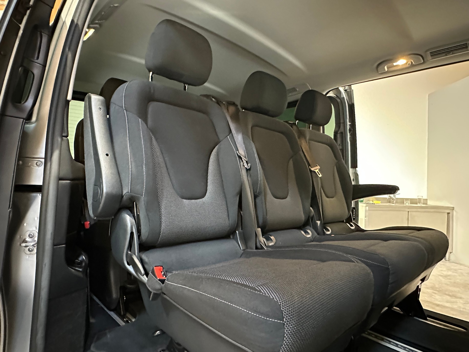 MERCEDES-BENZ V 250 d extralang 4Matic 7G-Tronic-image-22