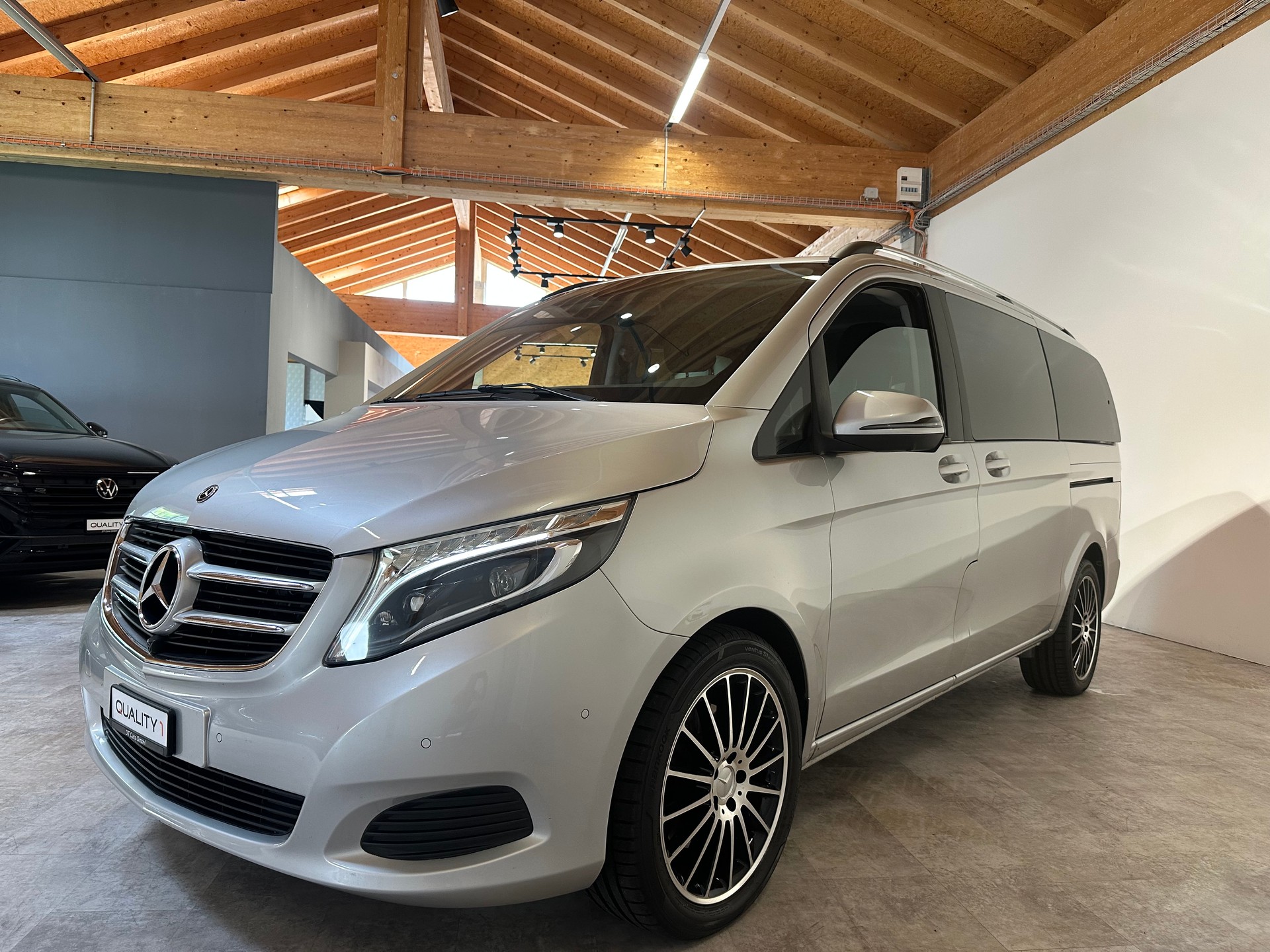 MERCEDES-BENZ V 250 d extralang 4Matic 7G-Tronic-image-0