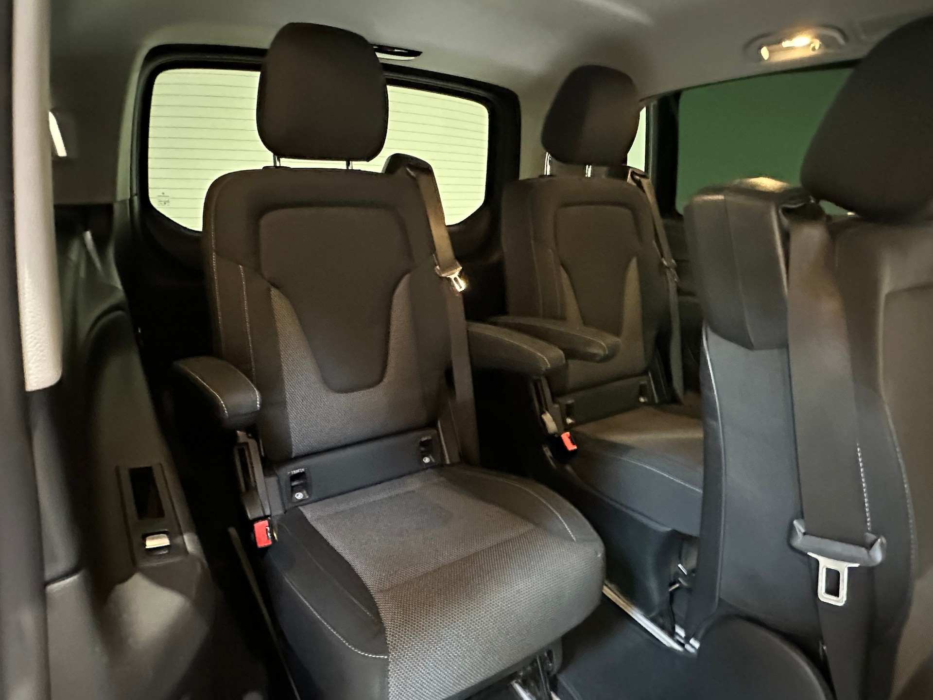 MERCEDES-BENZ V 250 d extralang 4Matic 7G-Tronic-image-24