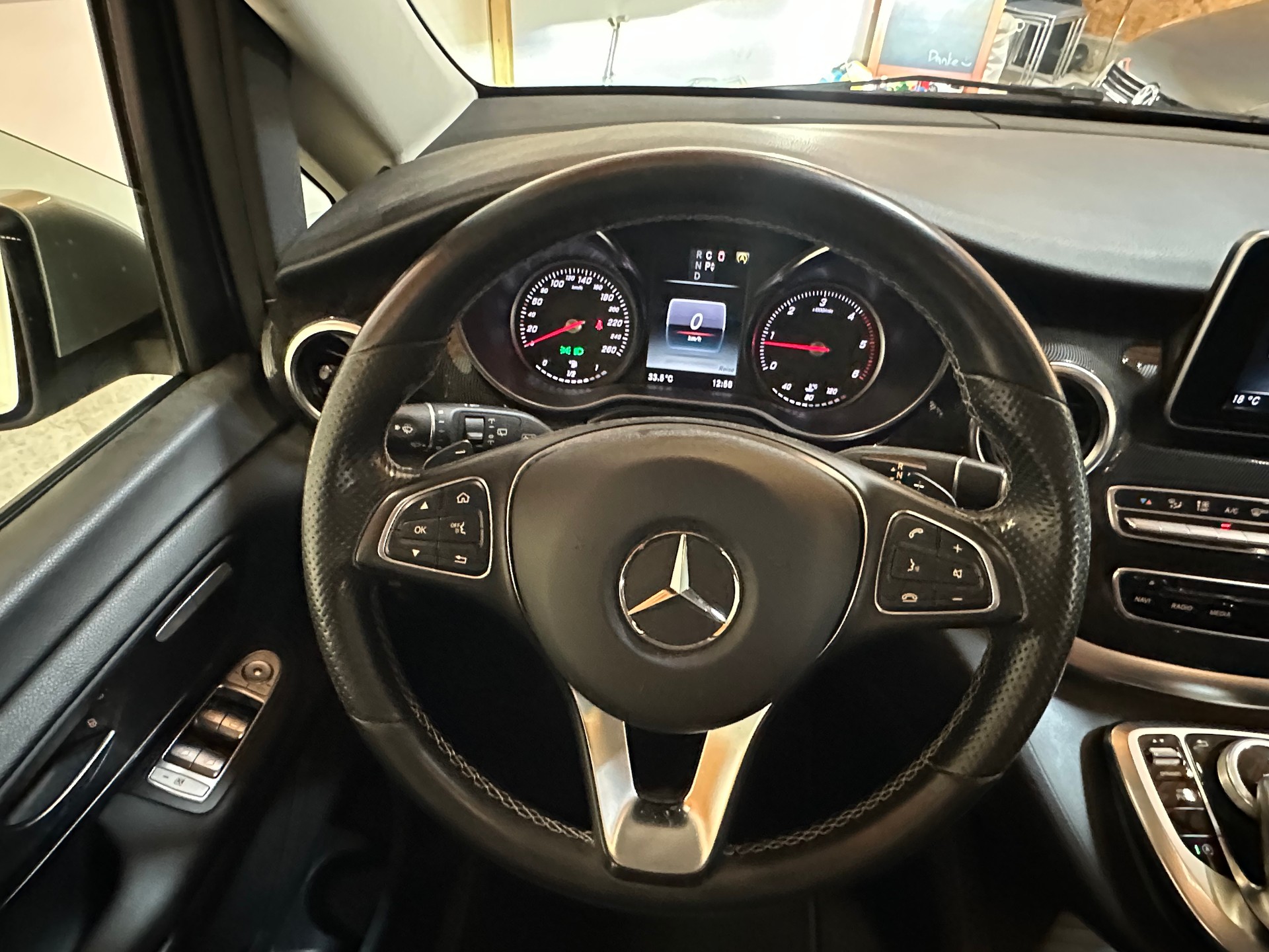 MERCEDES-BENZ V 250 d extralang 4Matic 7G-Tronic-image-15