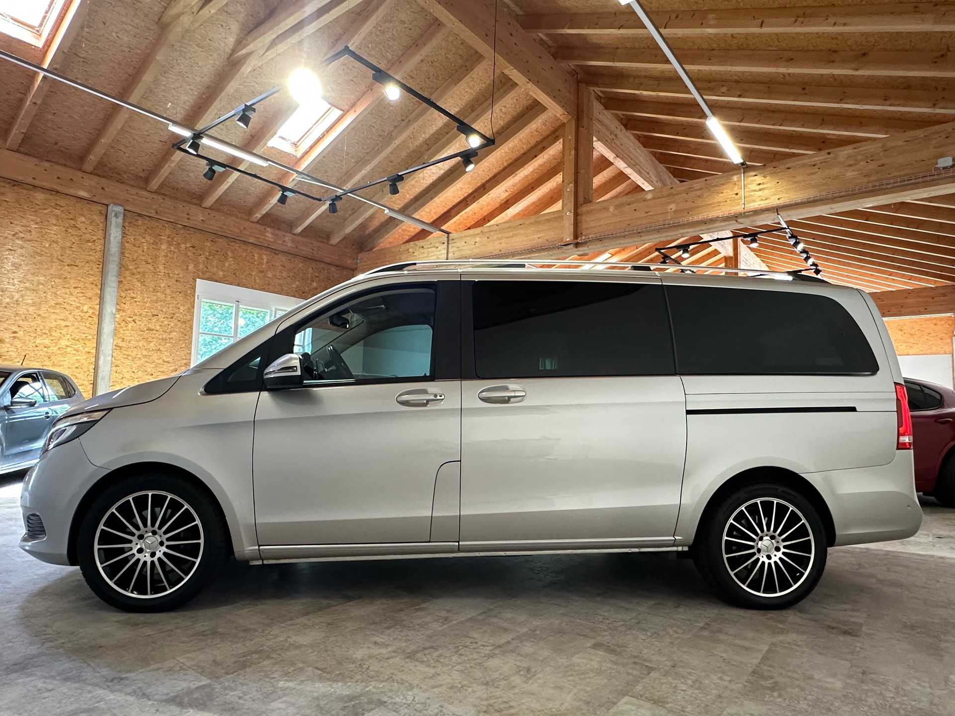 MERCEDES-BENZ V 250 d extralang 4Matic 7G-Tronic-image-2