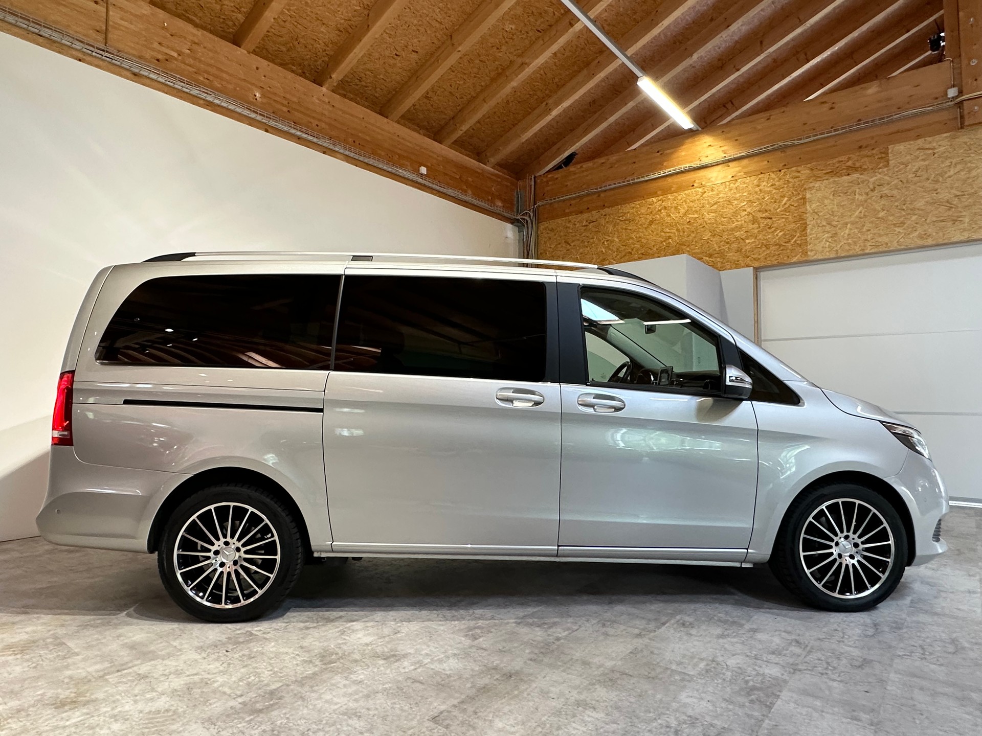 MERCEDES-BENZ V 250 d extralang 4Matic 7G-Tronic-image-6