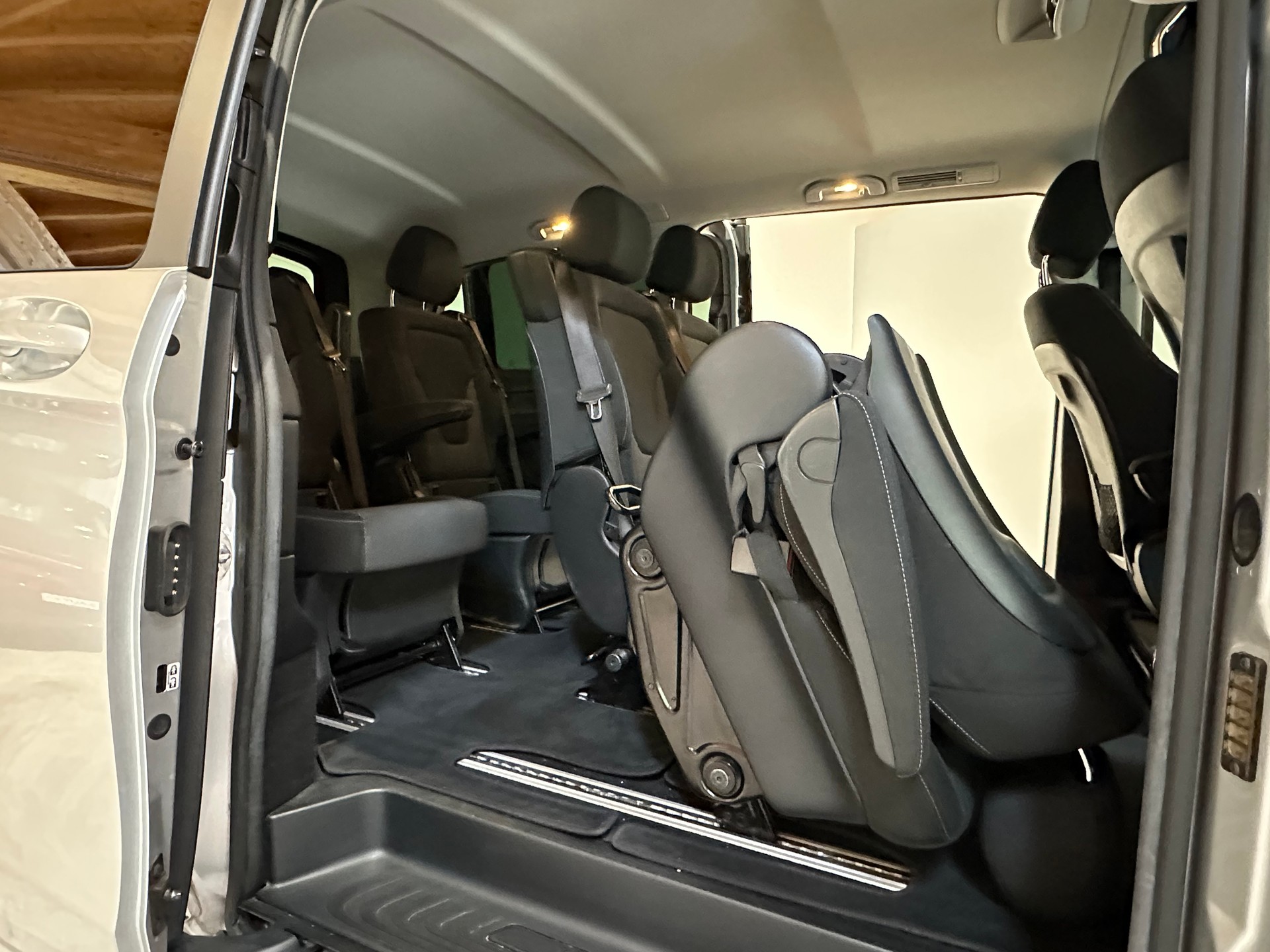 MERCEDES-BENZ V 250 d extralang 4Matic 7G-Tronic-image-23