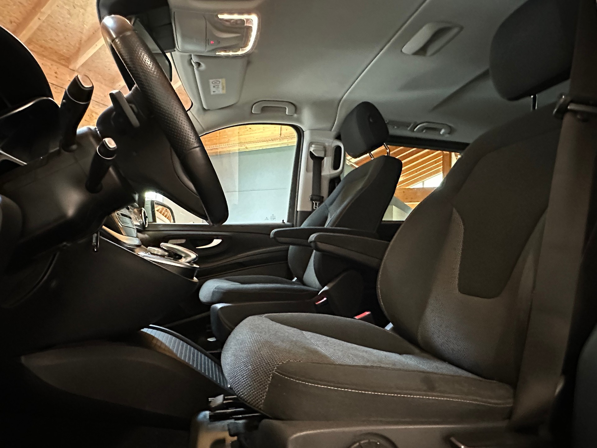 MERCEDES-BENZ V 250 d extralang 4Matic 7G-Tronic-image-9