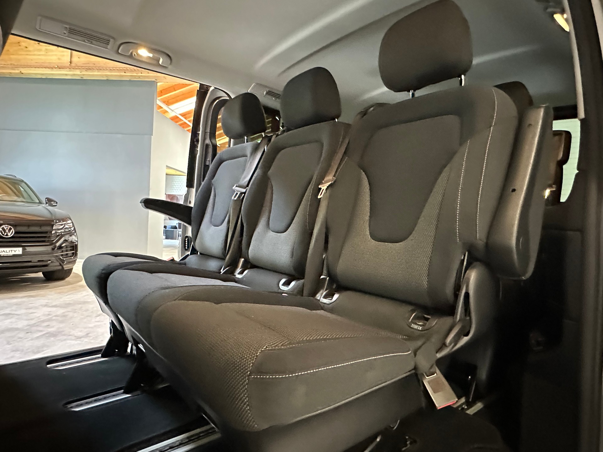 MERCEDES-BENZ V 250 d extralang 4Matic 7G-Tronic-image-19
