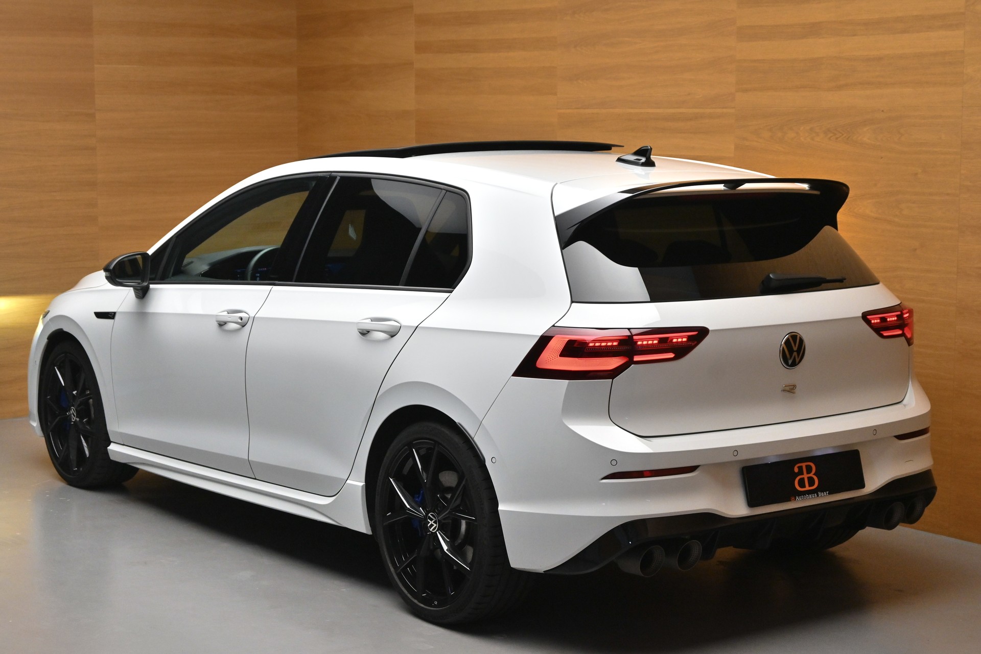 VW Golf VIII 2.0 TSI R DSG 4motion-image-4