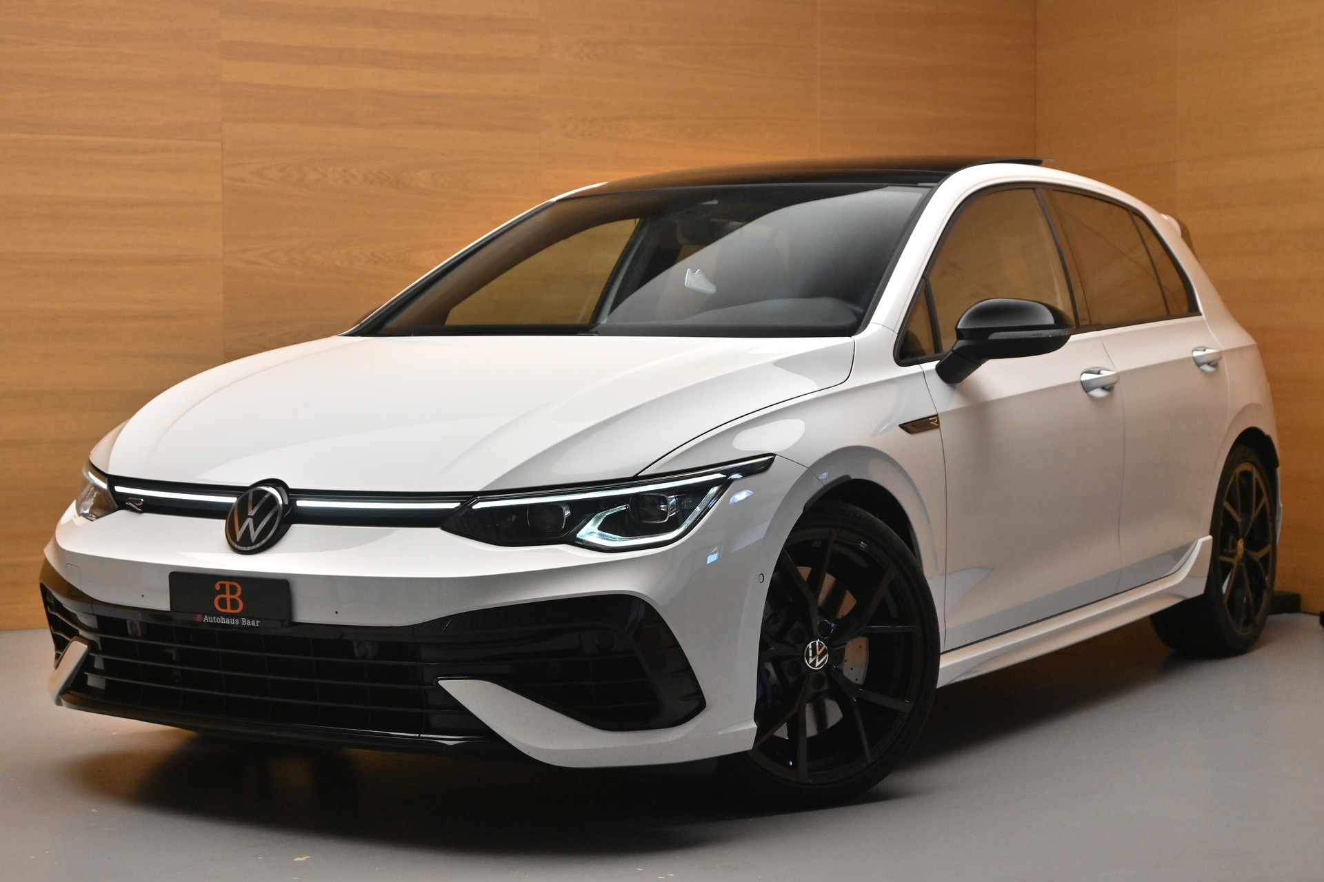 VW Golf VIII 2.0 TSI R DSG 4motion-image-0