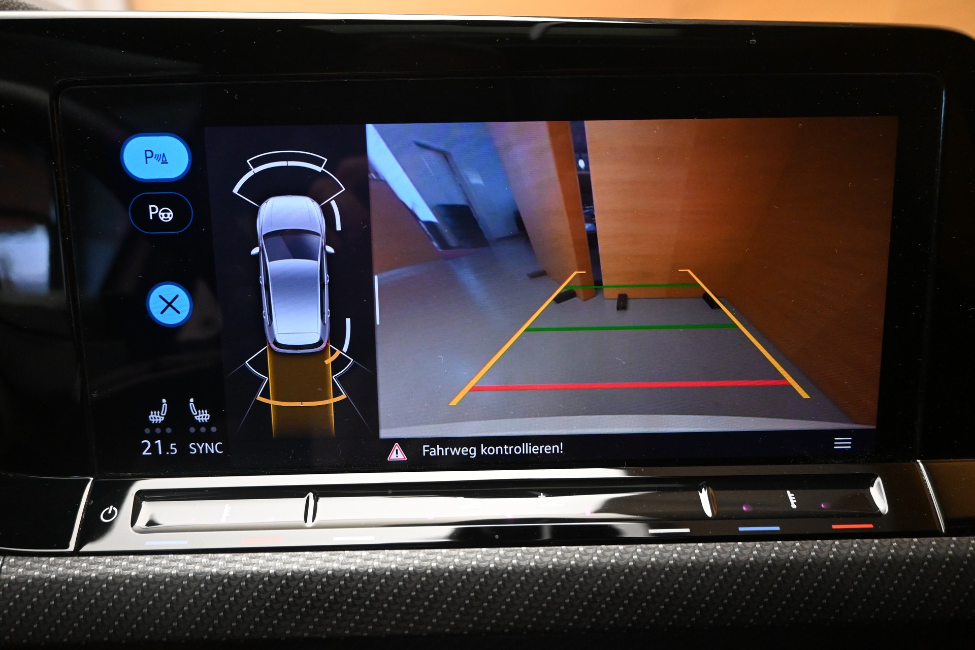 VW Golf VIII 2.0 TSI R DSG 4motion-image-10