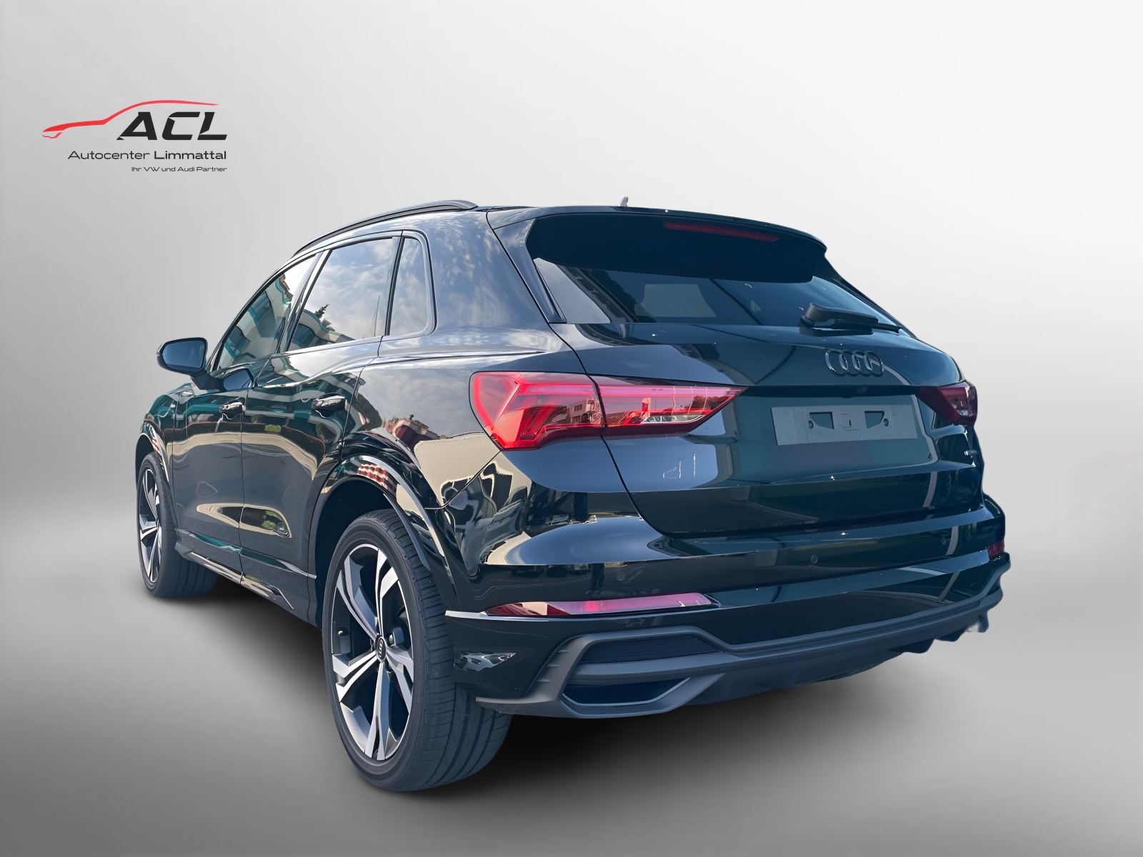 AUDI Q3 45 TFSI quattro S-tronic-image-8