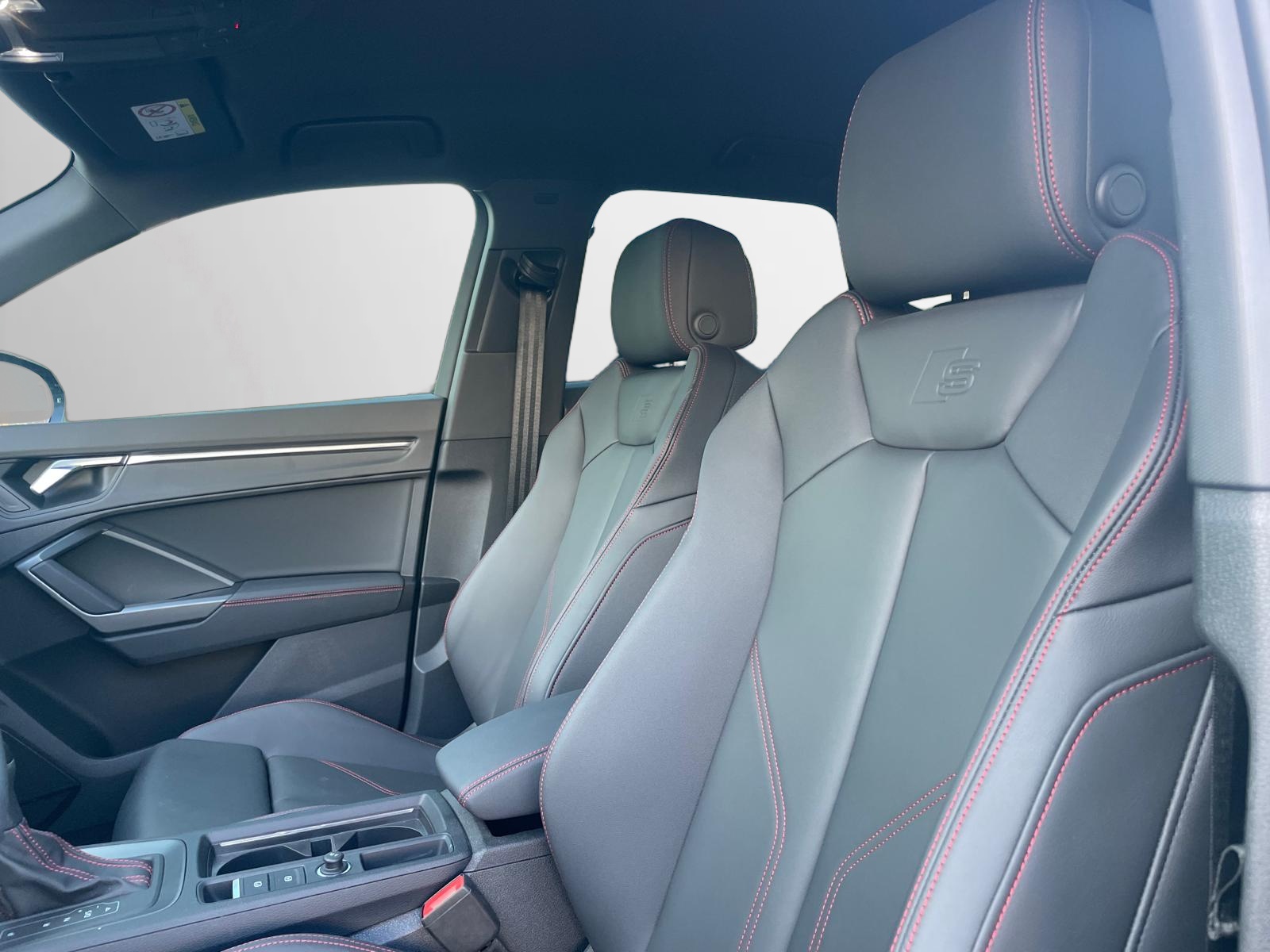 AUDI Q3 45 TFSI quattro S-tronic-image-5