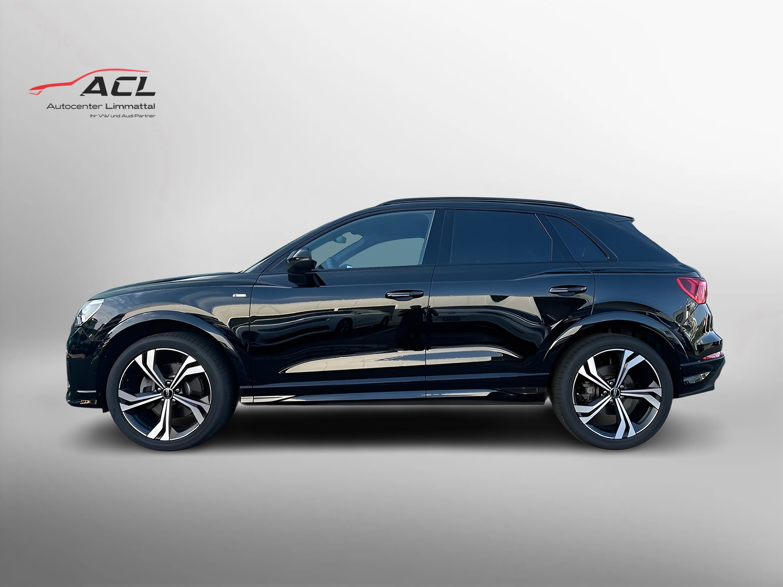 AUDI Q3 45 TFSI quattro S-tronic-image-2