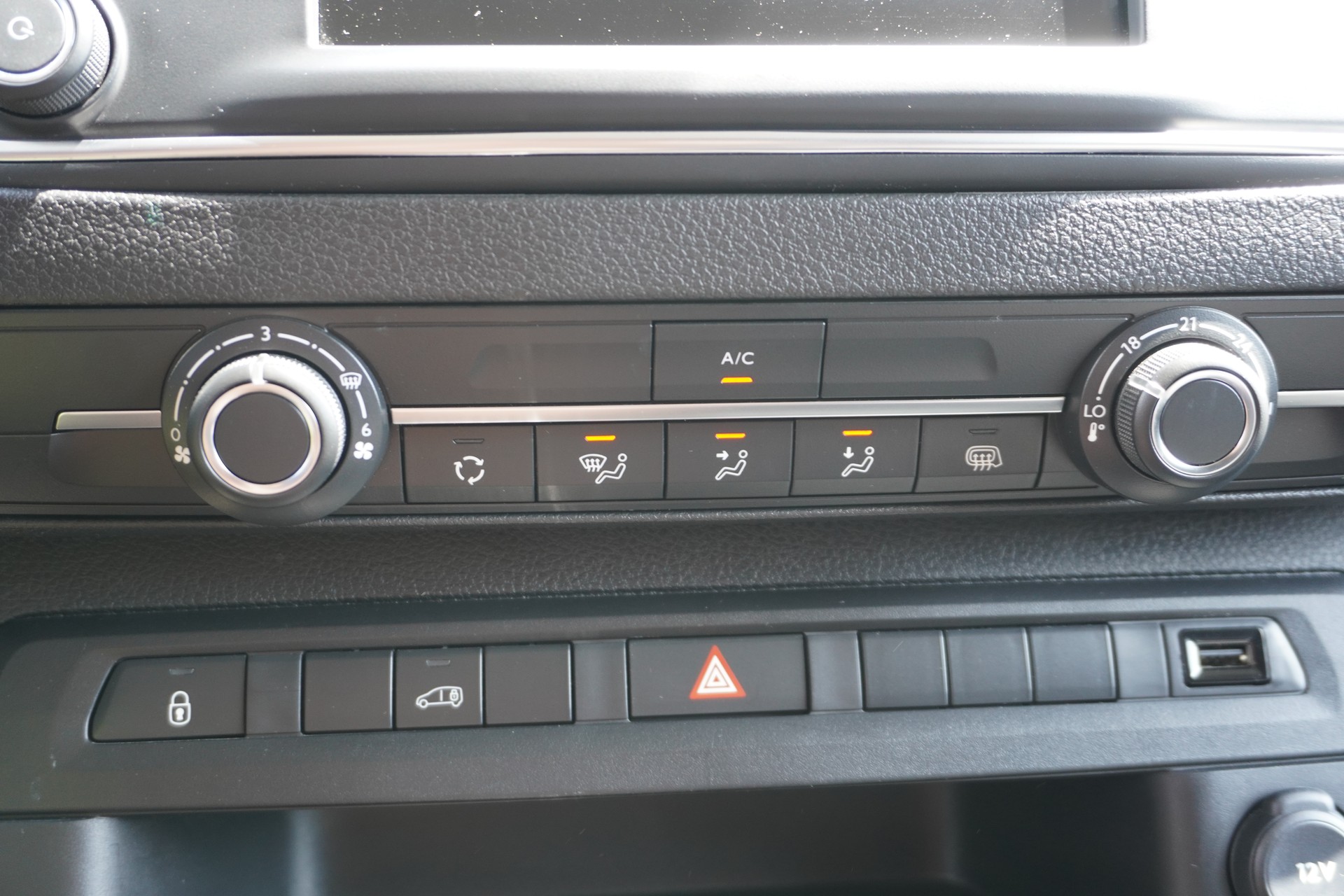 PEUGEOT Expert 2.0 BlueHDi 145 S&S Standard EAT8 3-PLÄTZER!!!-image-16