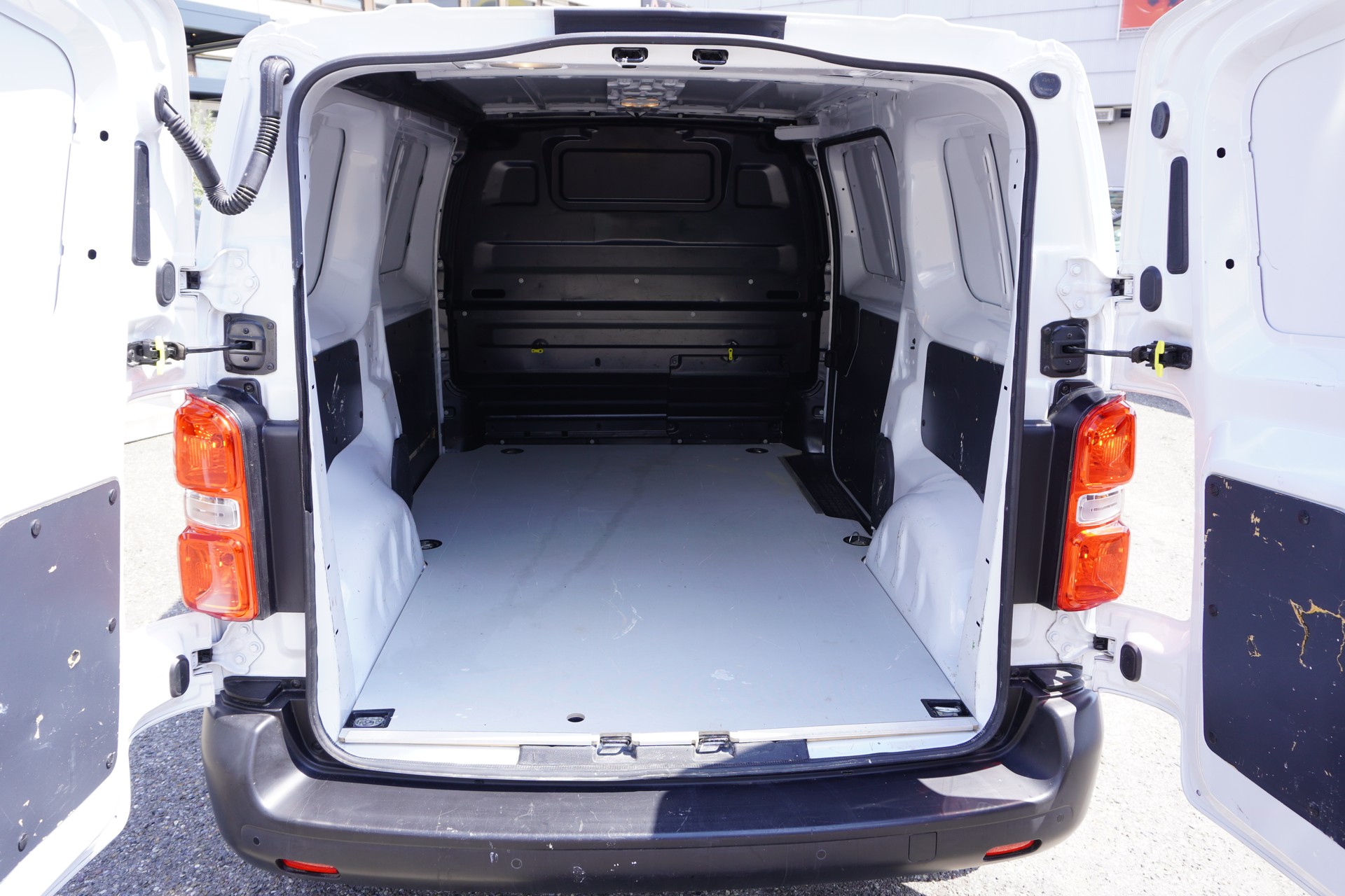PEUGEOT Expert 2.0 BlueHDi 145 S&S Standard EAT8 3-PLÄTZER!!!-image-9