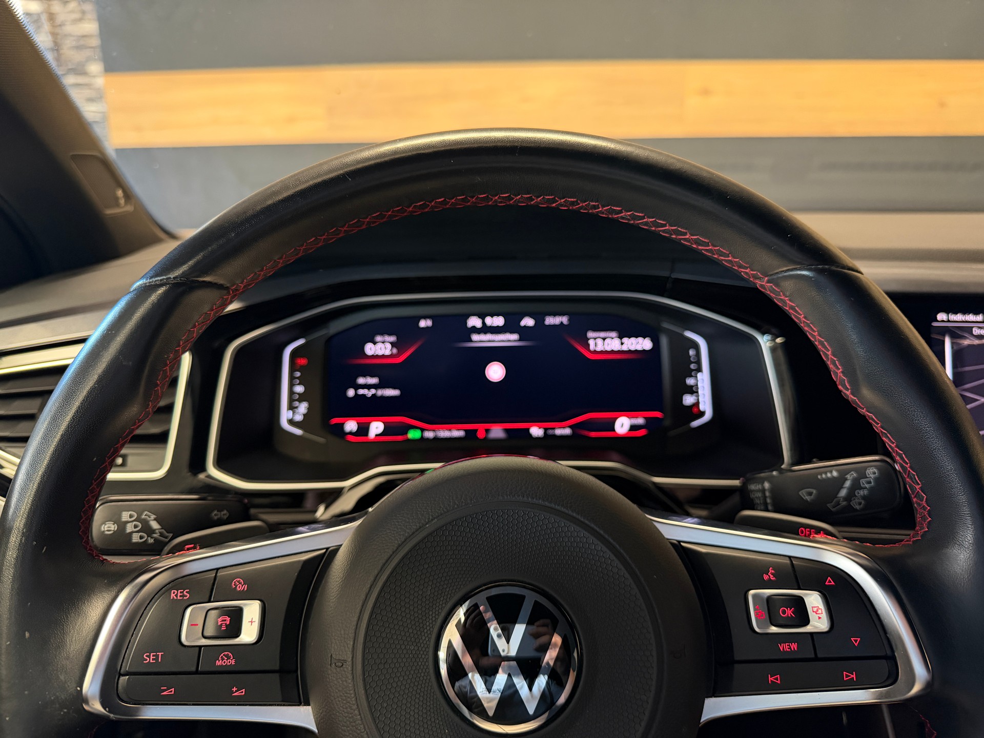 VW Polo 2.0 TSI GTI DSG-image-12