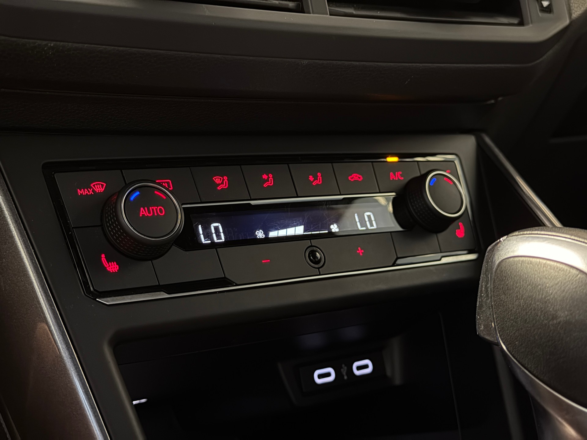 VW Polo 2.0 TSI GTI DSG-image-16