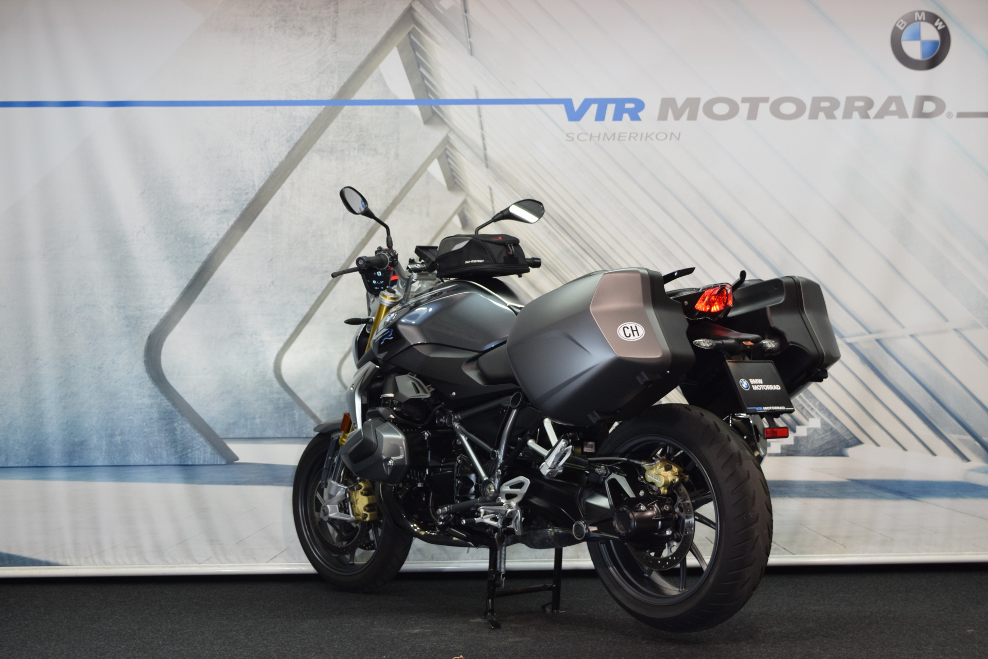 BMW R 1250 R Exclusive inkl. Seitenkoffer & Tankrucksack-showroom-element-3