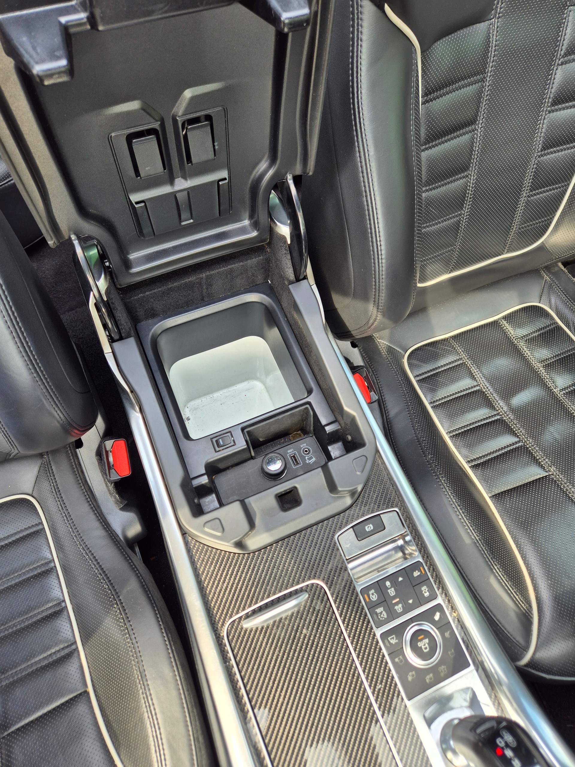 LAND ROVER Range Rover Sport 5.0 V8 SVR-image-12